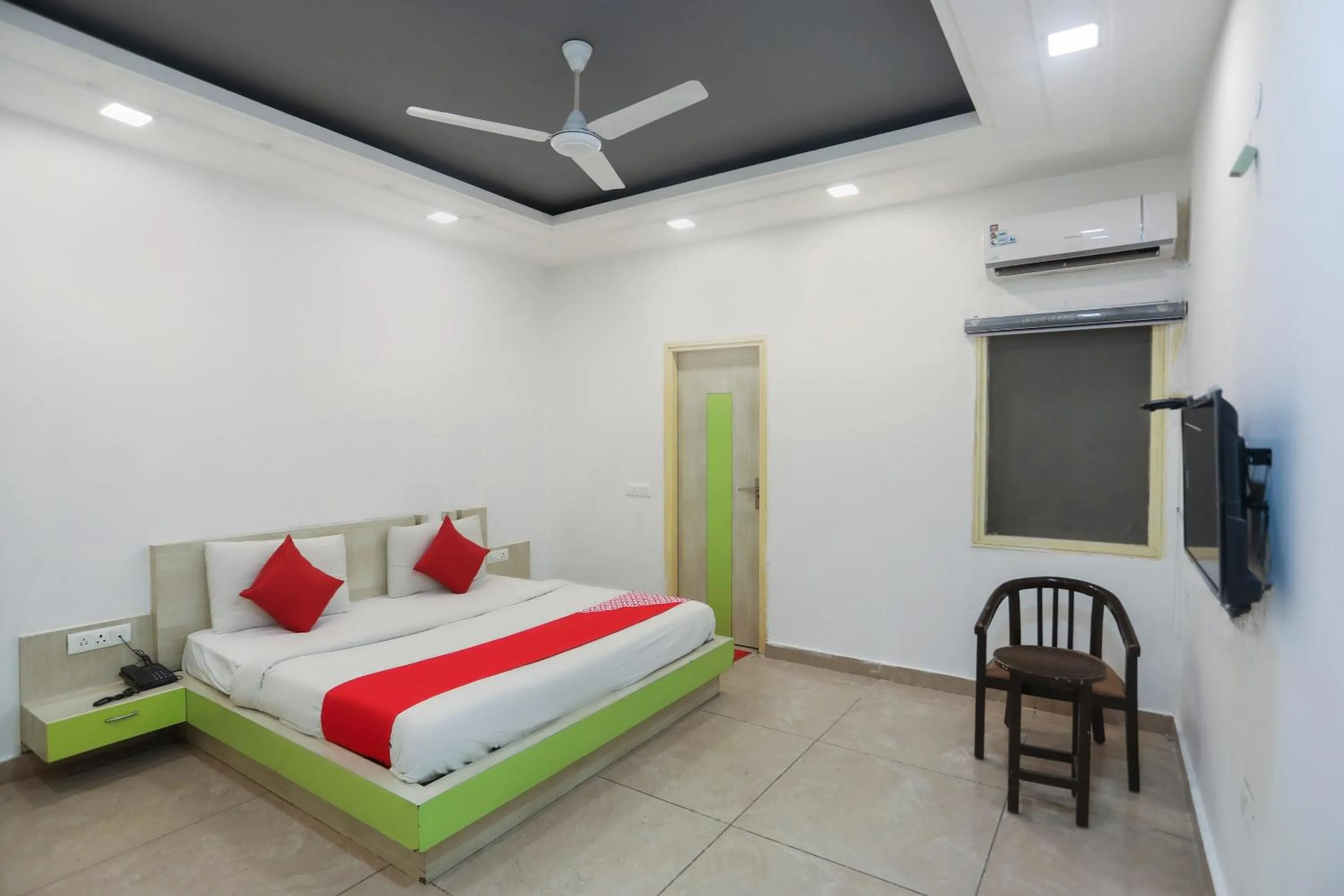 Bedroom in OYO Cladis Near Mall Of India