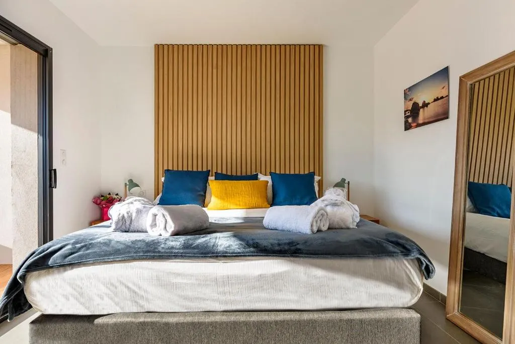 Bed in Calarossa Bay Resort