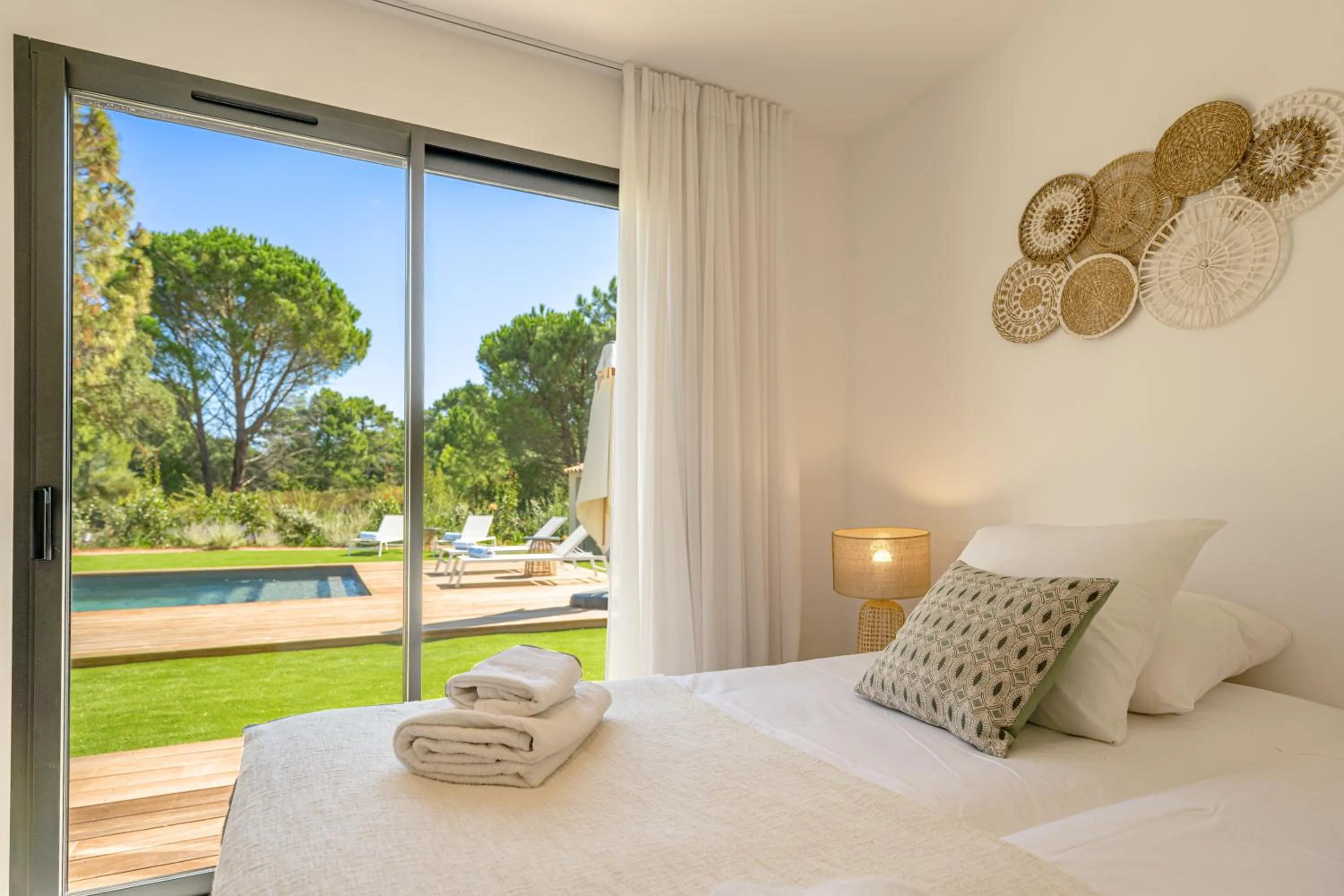 Bed in Calarossa Bay Resort