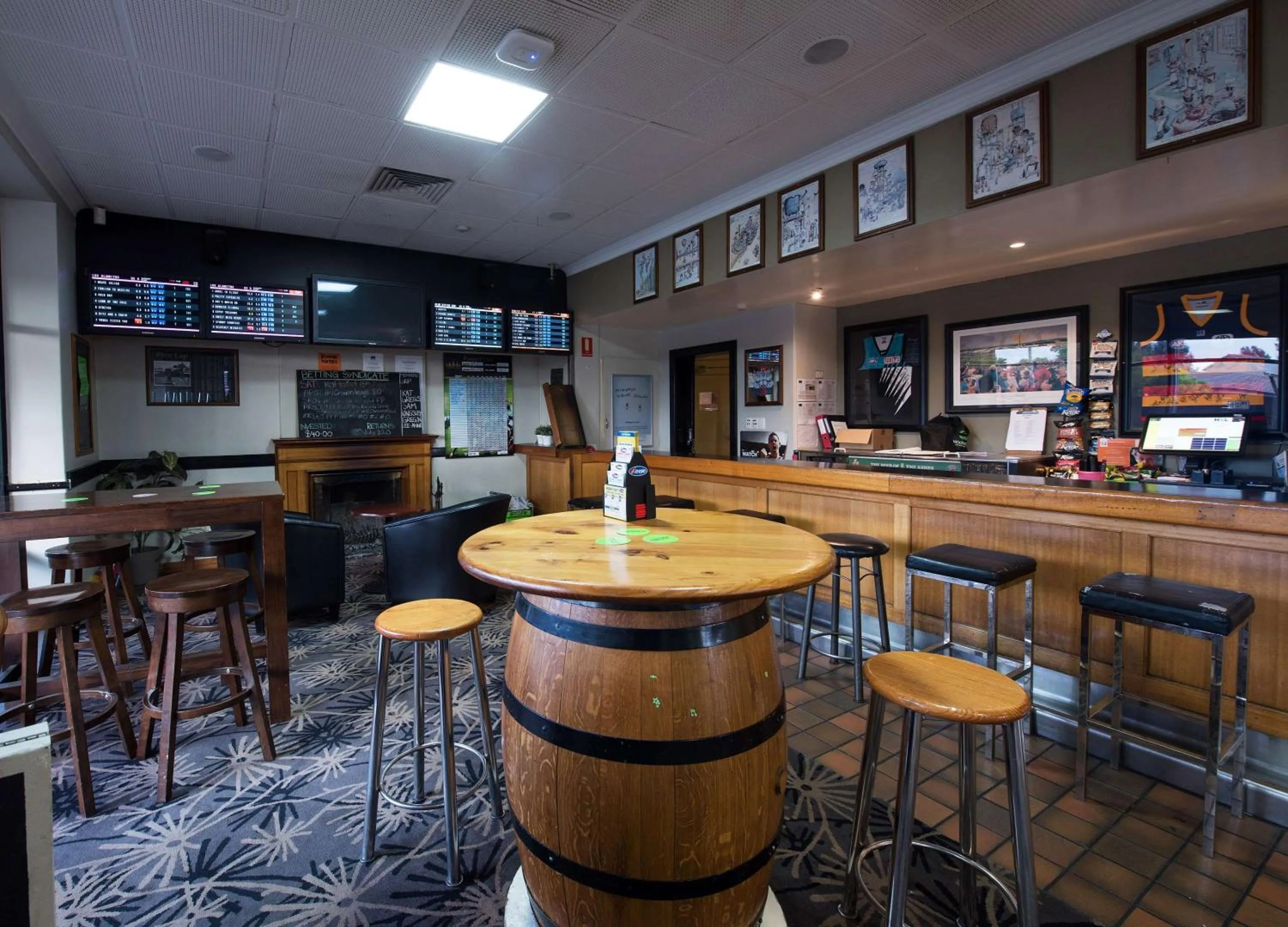 Lounge or bar in Nightcap at Rose & Crown Hotel