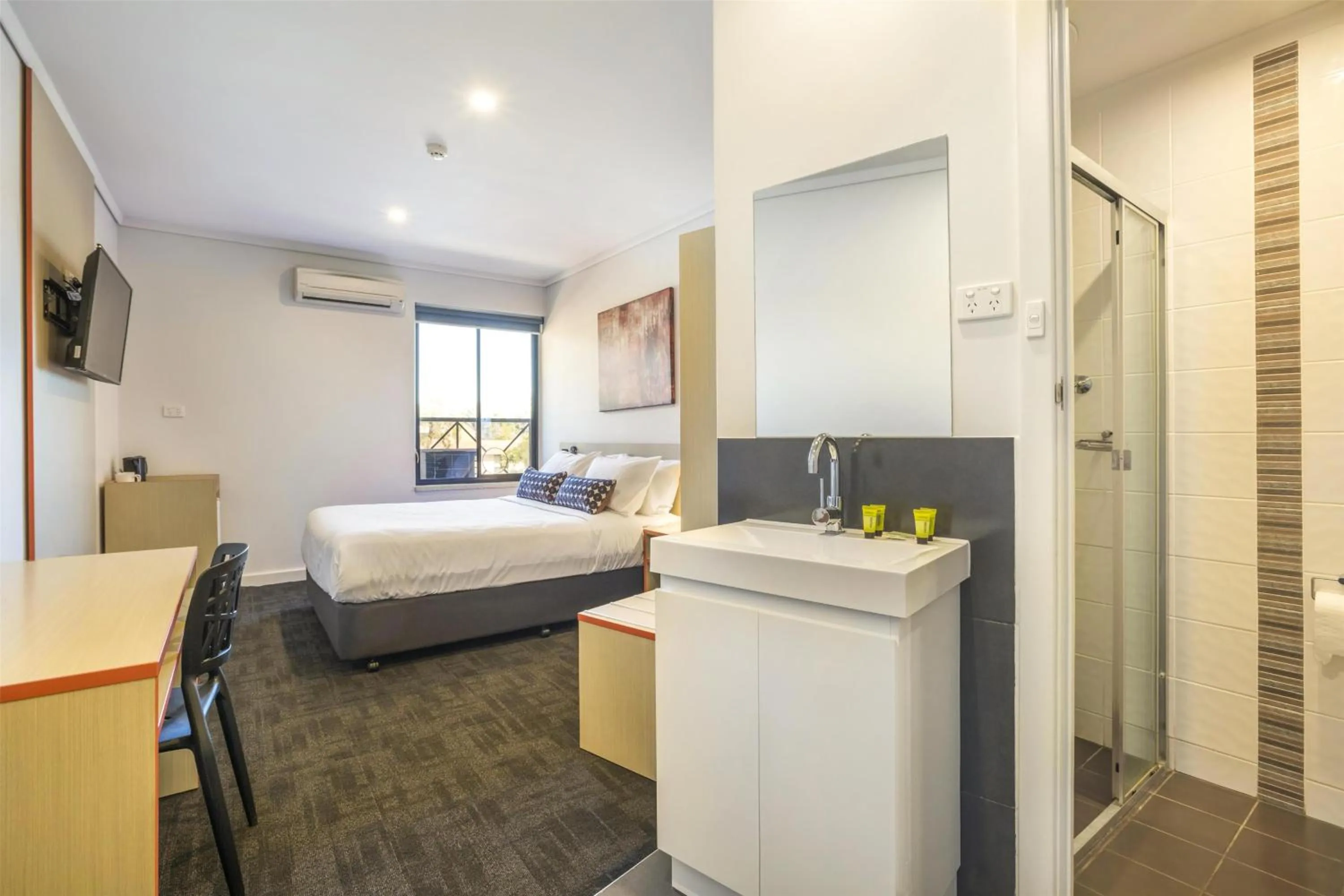 Bedroom, Bed in Nightcap at Rose & Crown Hotel