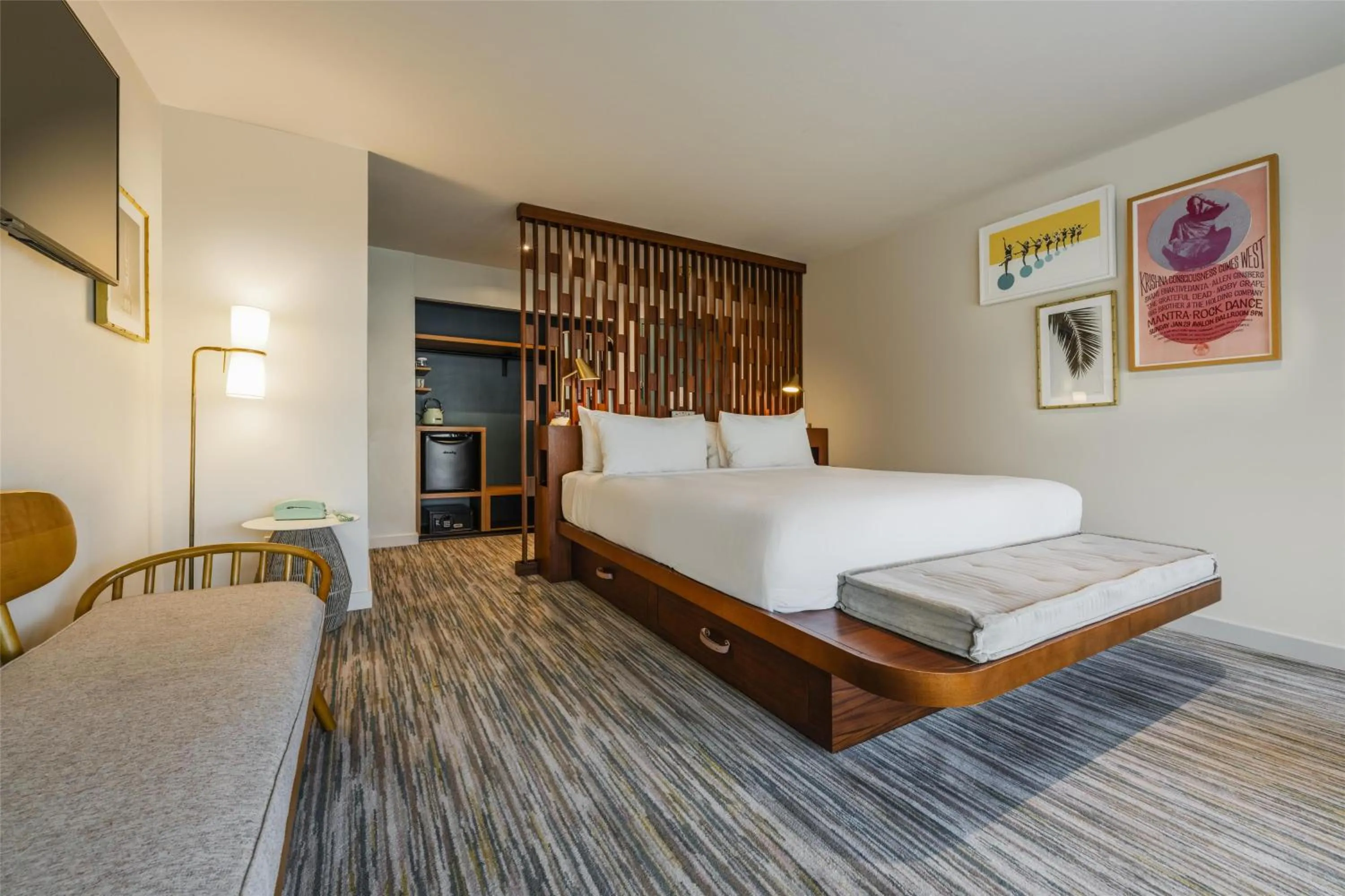 Bed in Flamingo Resort & Spa Santa Rosa Sonoma, Tapestry by Hilton