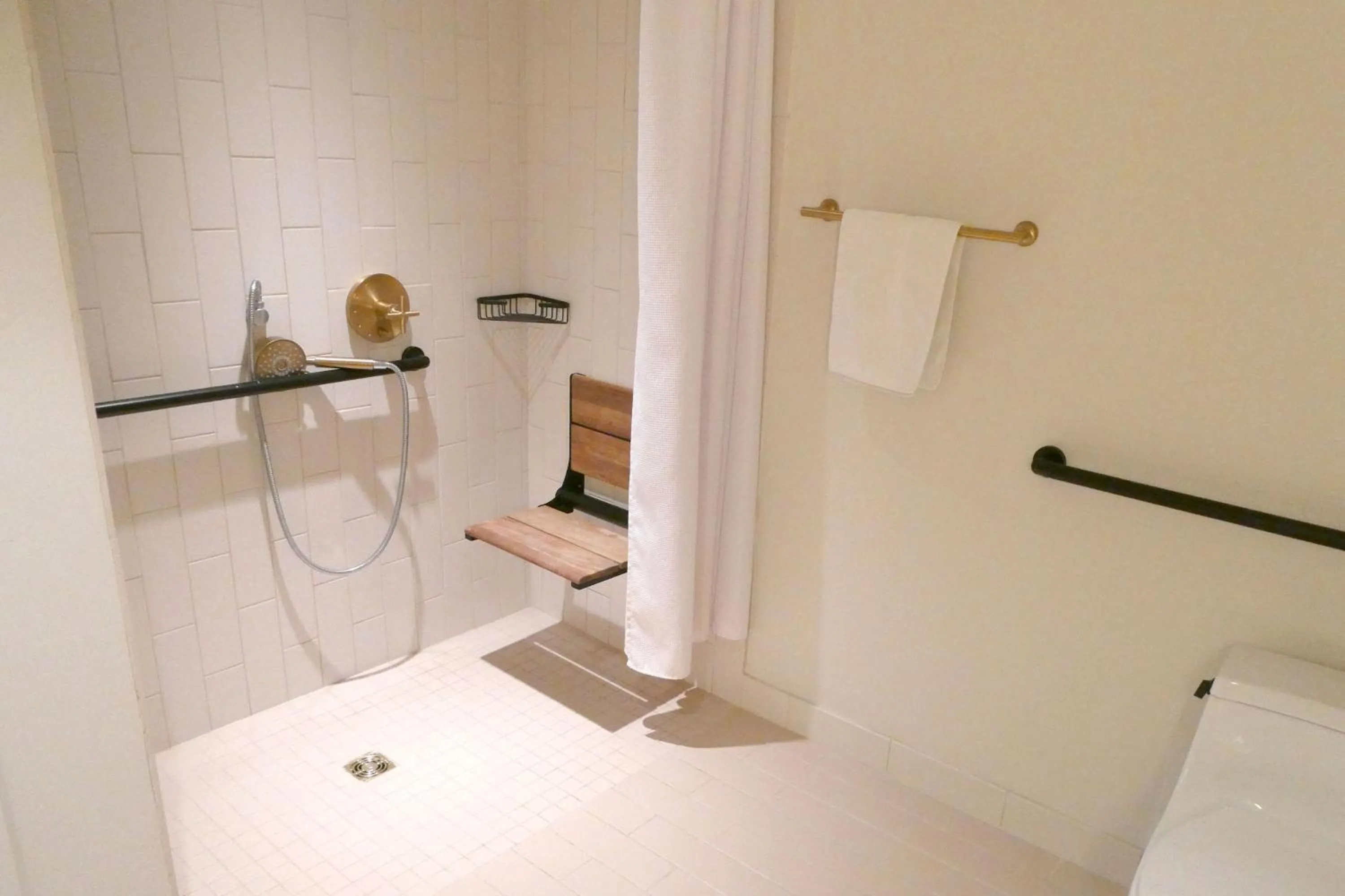 Bathroom in Flamingo Resort & Spa Santa Rosa Sonoma, Tapestry by Hilton