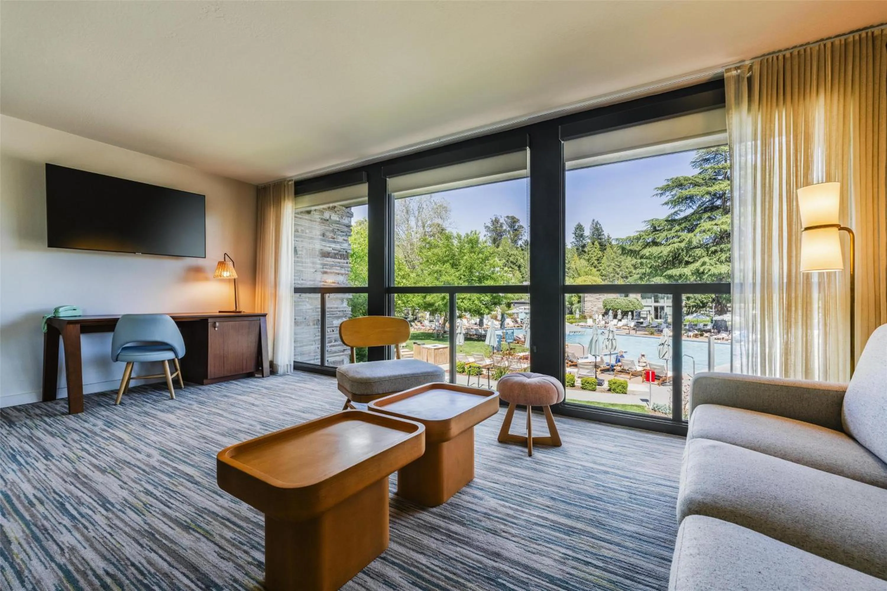 Living room in Flamingo Resort & Spa Santa Rosa Sonoma, Tapestry by Hilton