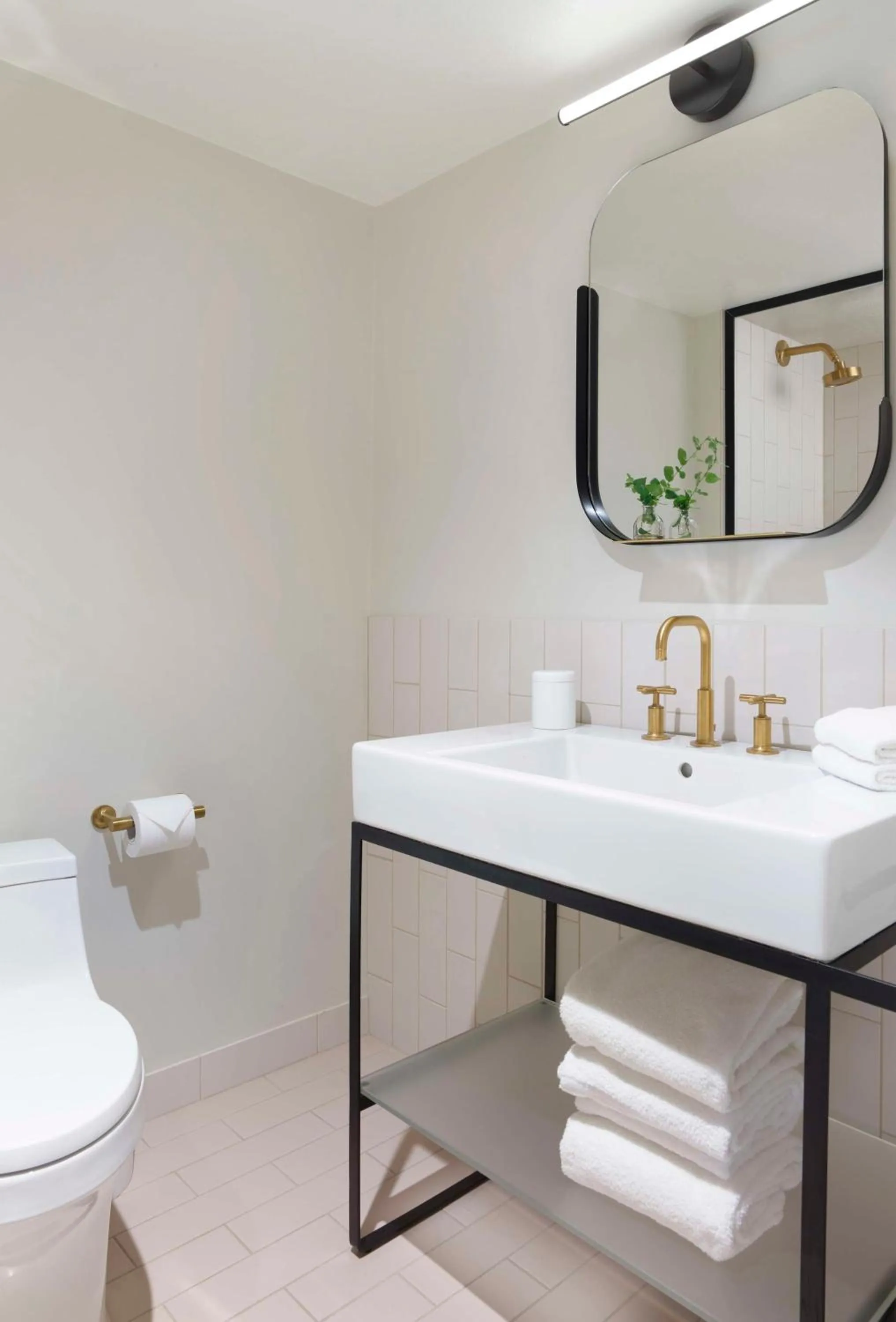 Bathroom in Flamingo Resort & Spa Santa Rosa Sonoma, Tapestry by Hilton