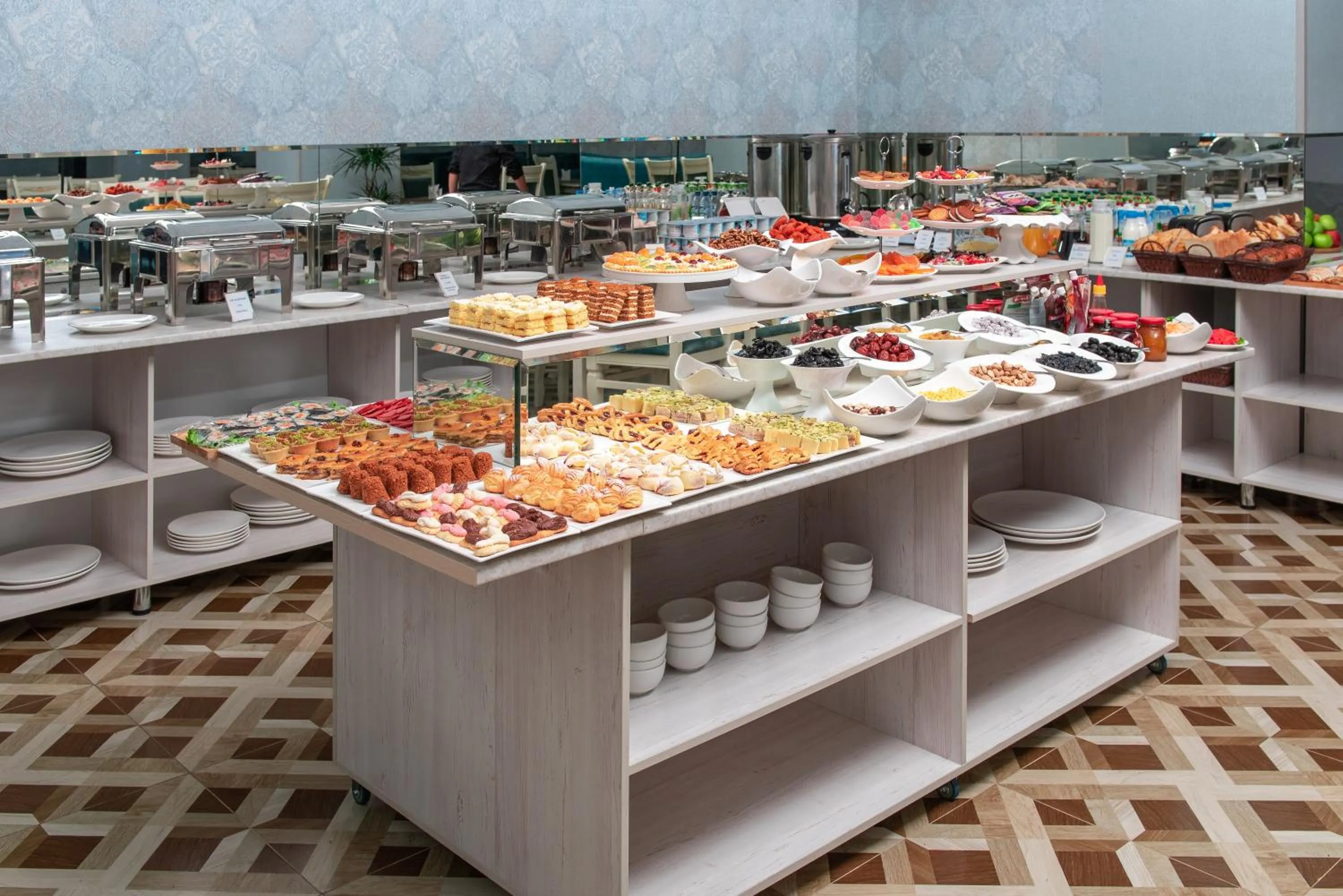 Buffet breakfast in Michelin Hotel