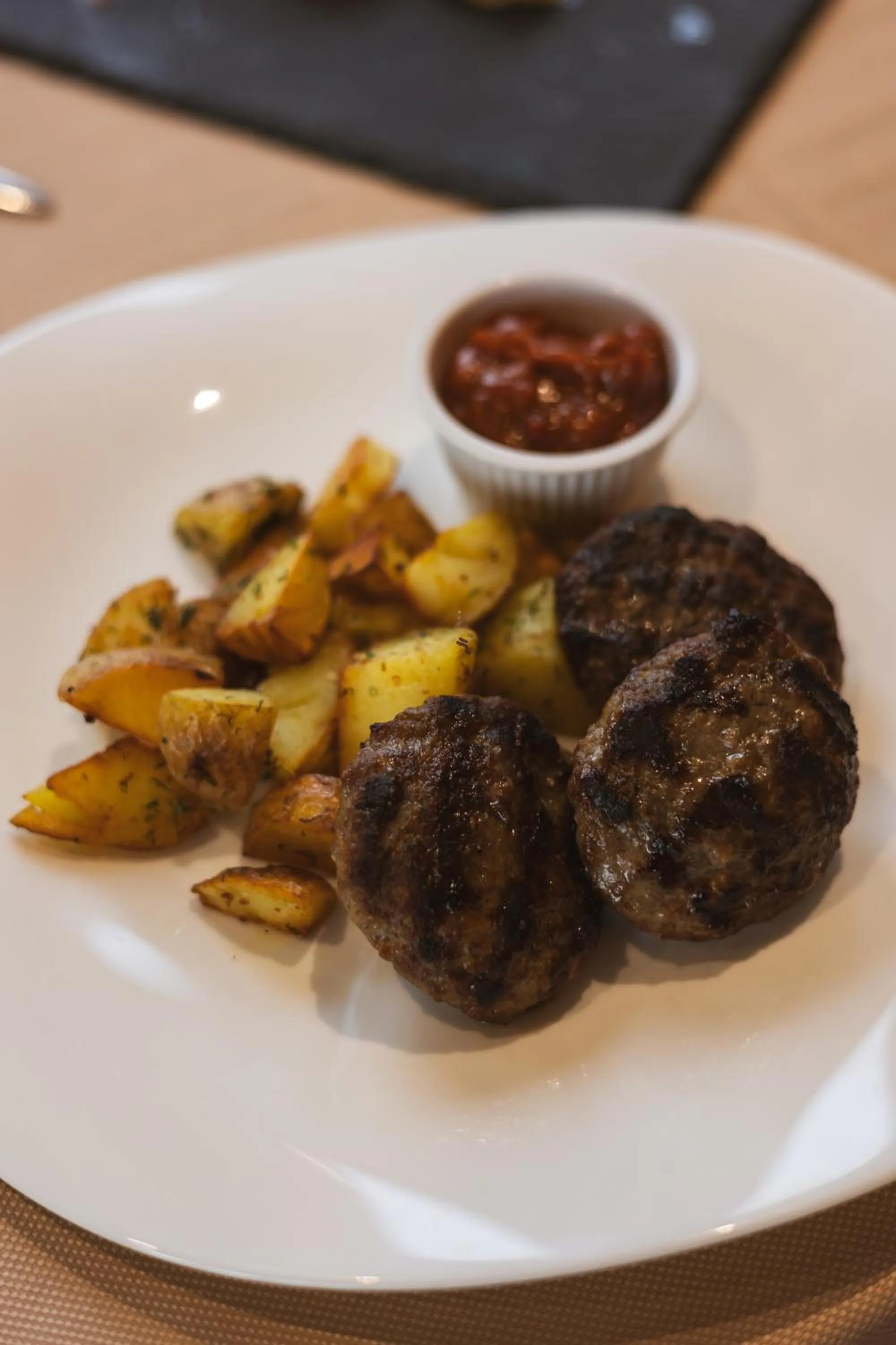 Restaurant/places to eat in Hotel and Relax Moreni