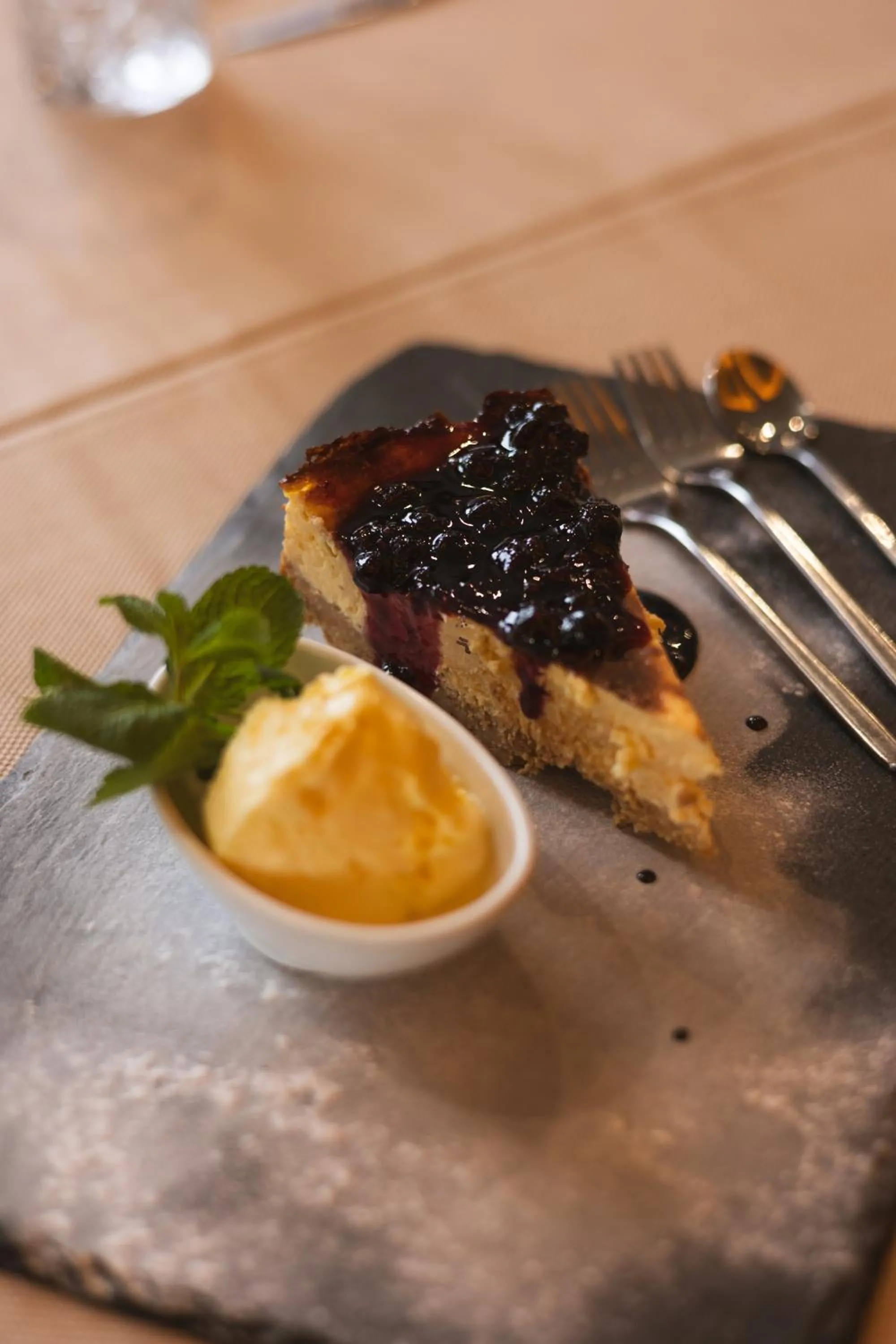 Restaurant/places to eat in Hotel and Relax Moreni