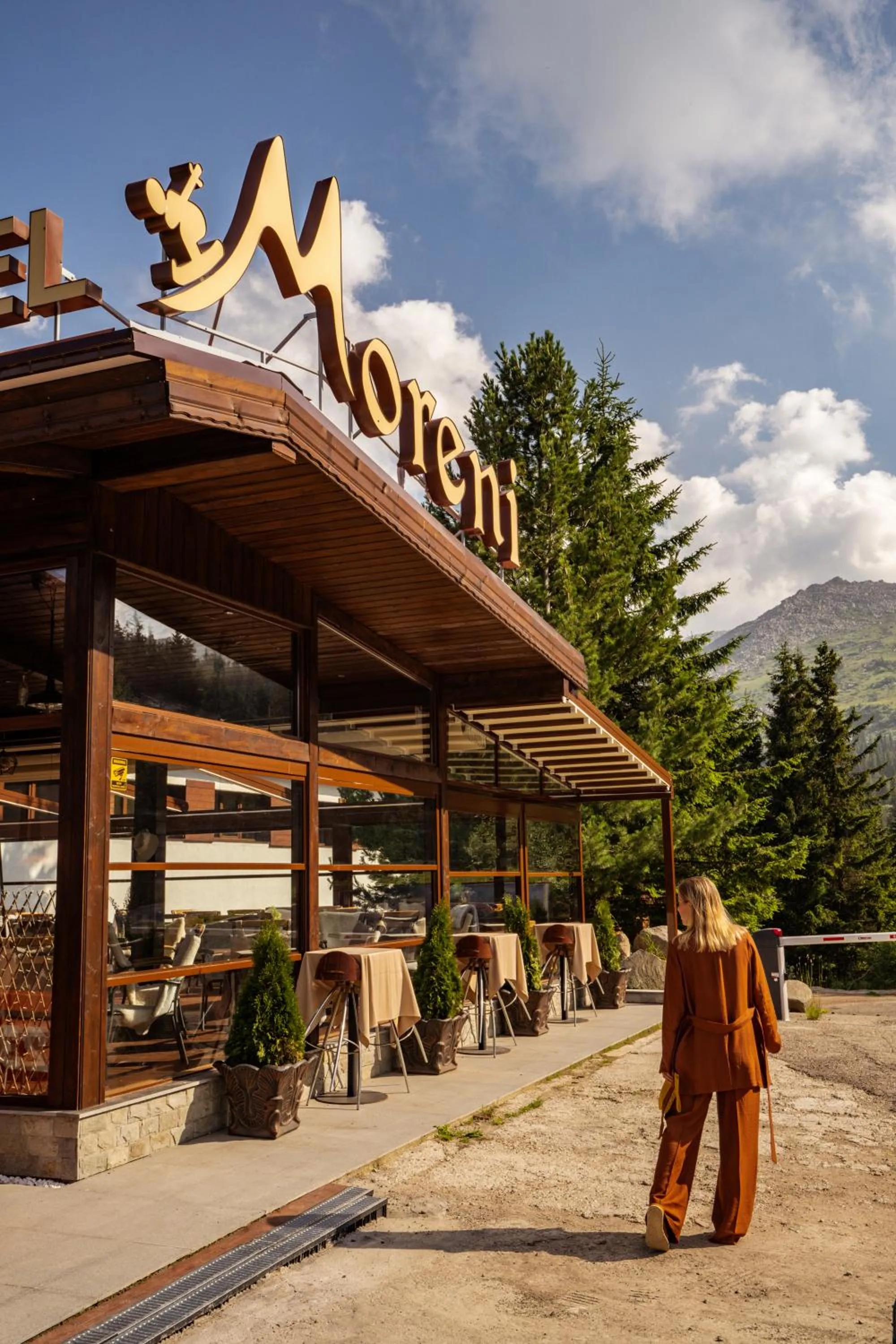 Property building in Hotel and Relax Moreni