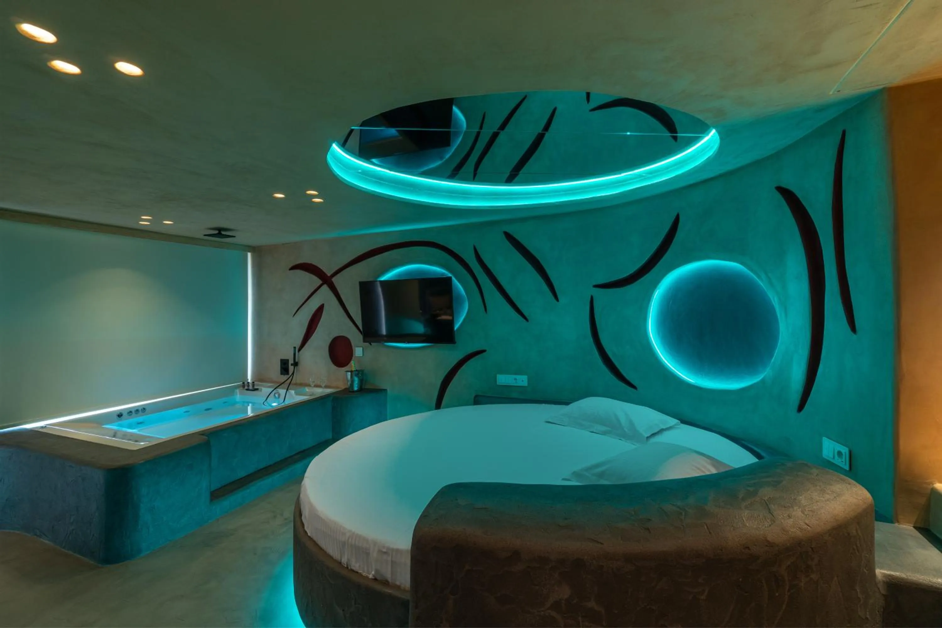 Hot Tub in ALFA HOTEL