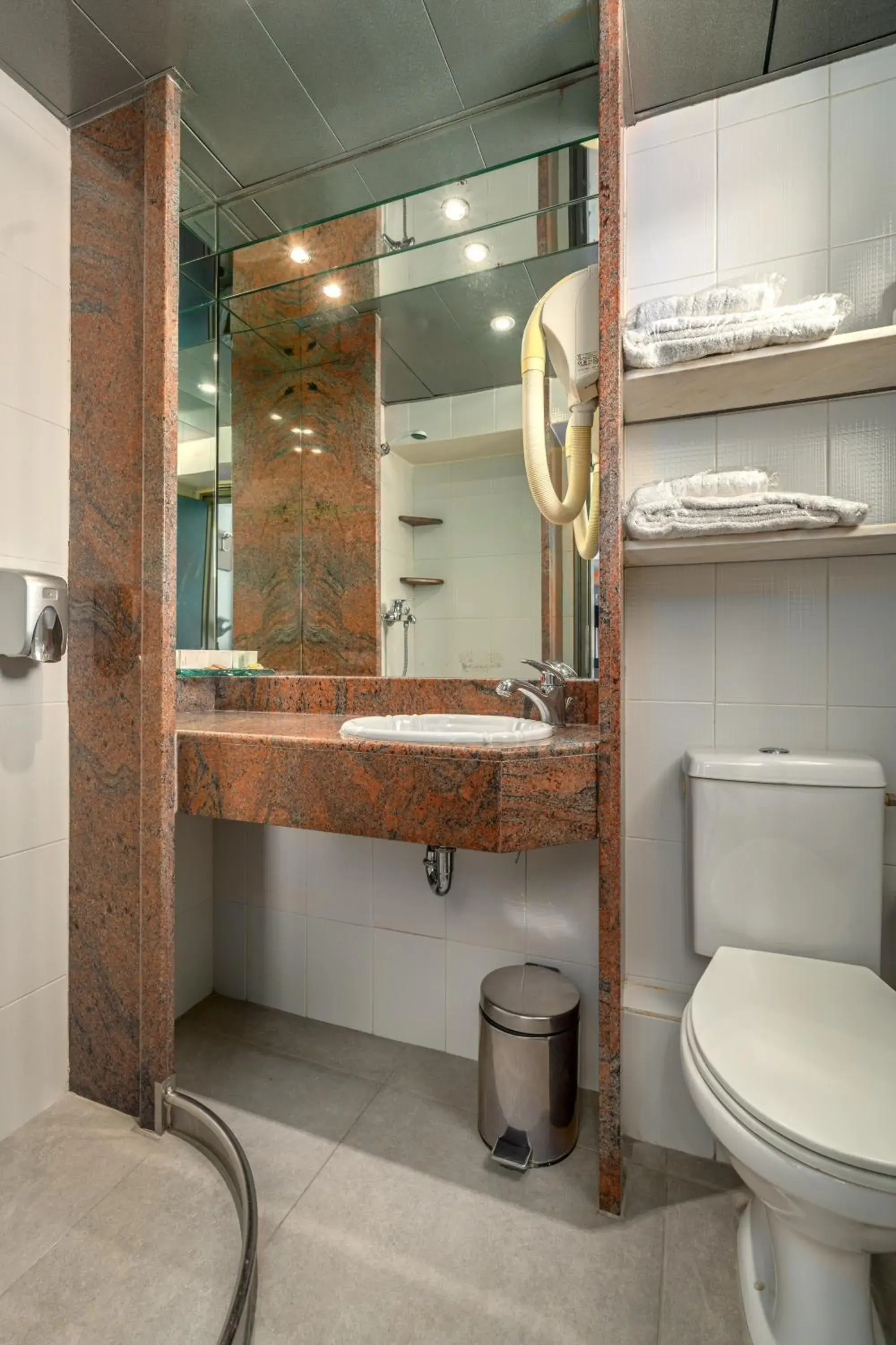 Twin Room with Shower in ALFA HOTEL Twin Room with Shower in ALFA HOTEL