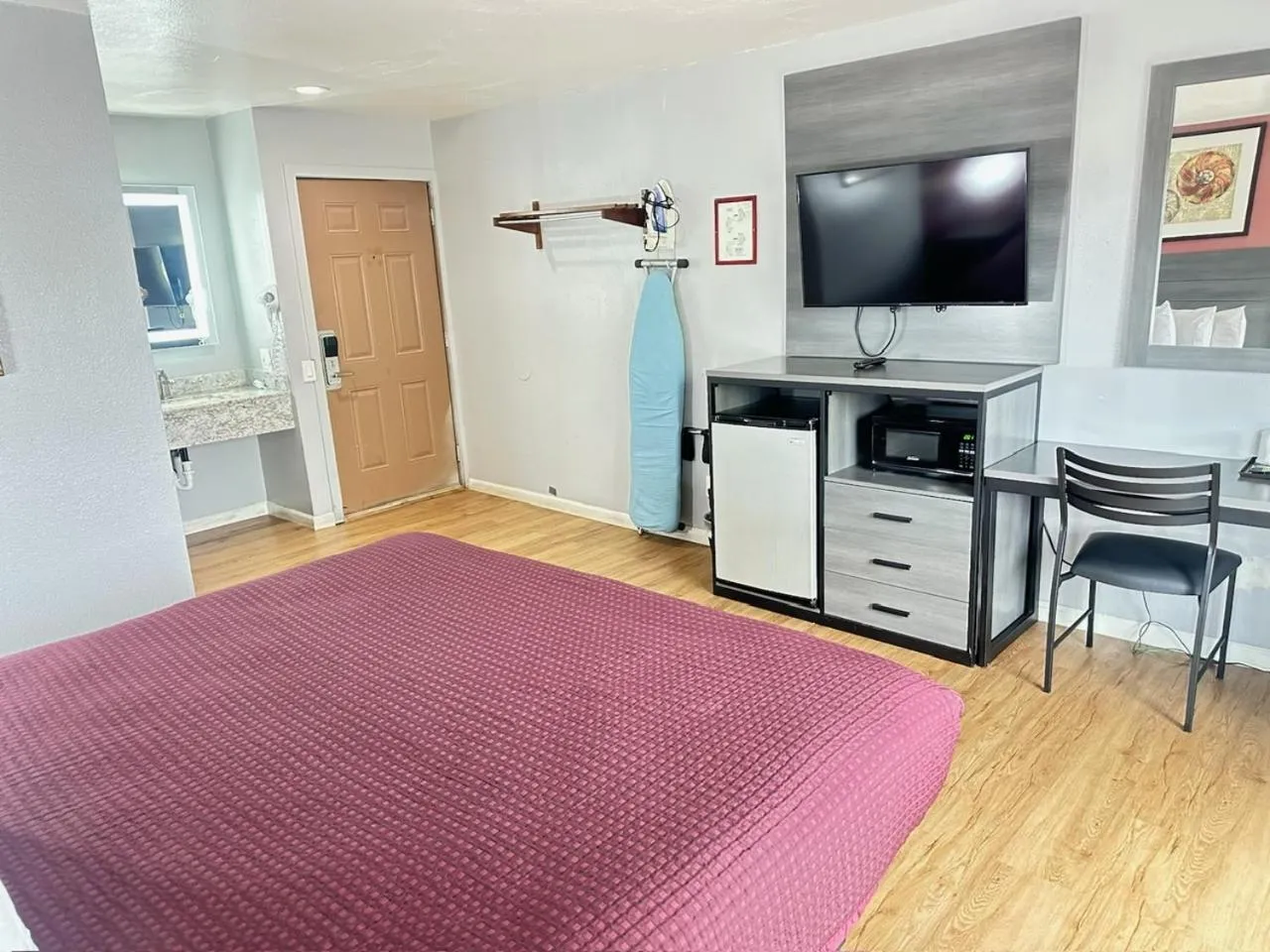 Bed in Ocean Gate Inn