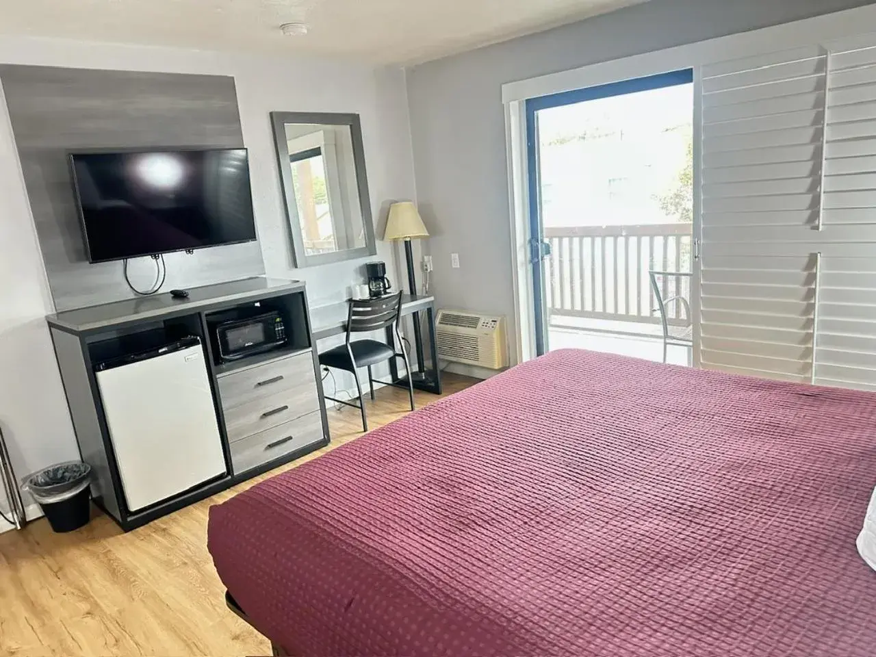 Bed in Ocean Gate Inn Bed in Ocean Gate Inn