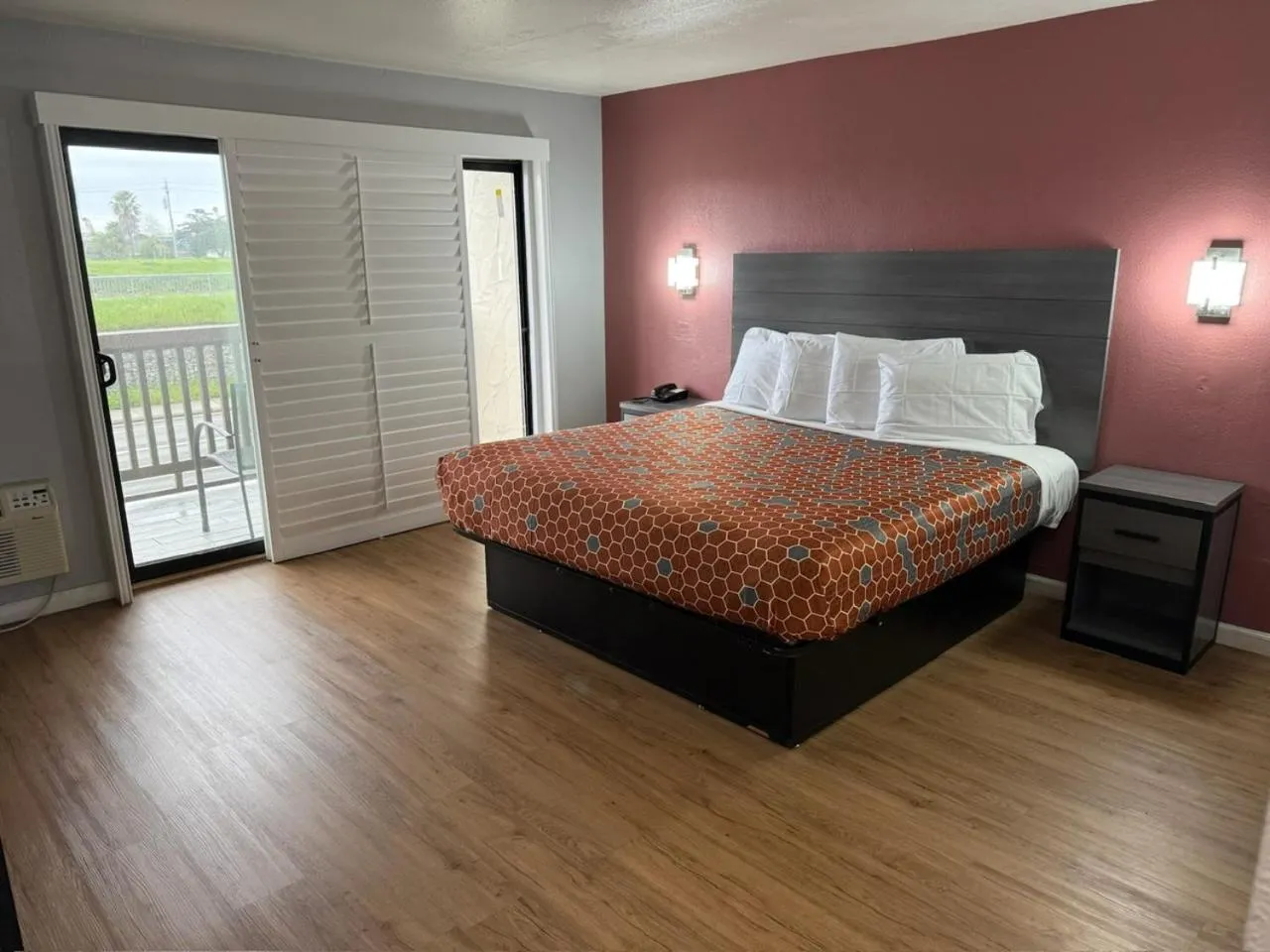 Bed in Ocean Gate Inn