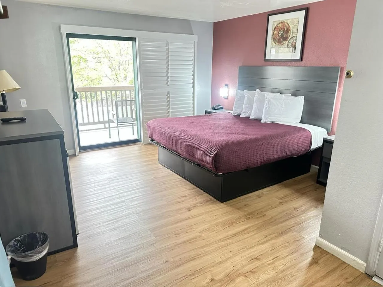 Bed in Ocean Gate Inn