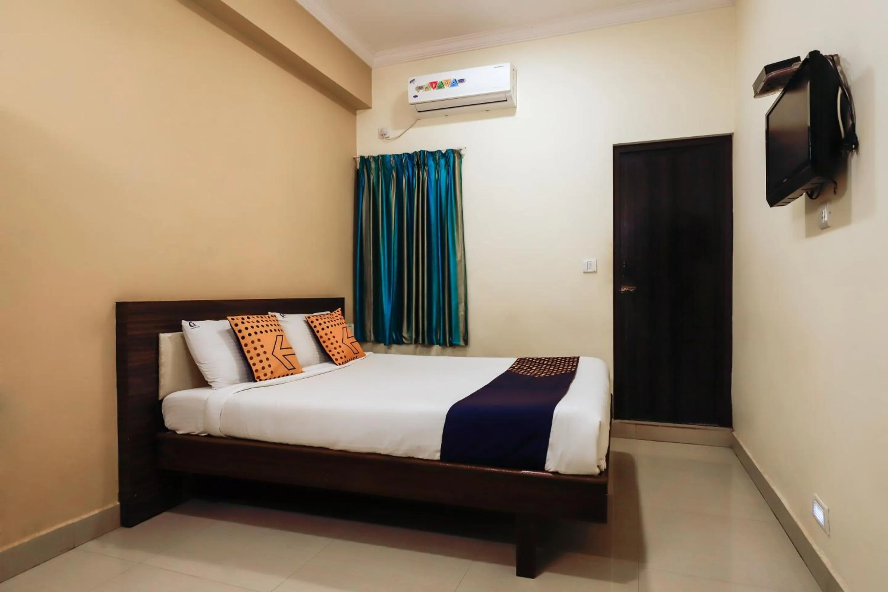 Bedroom, Bed in SPOT ON Central Inn