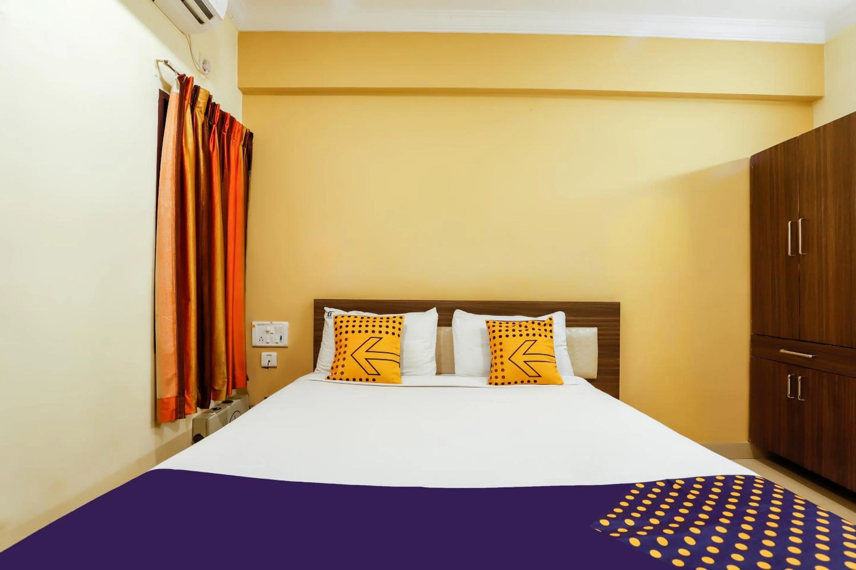 Bedroom, Bed in SPOT ON Central Inn