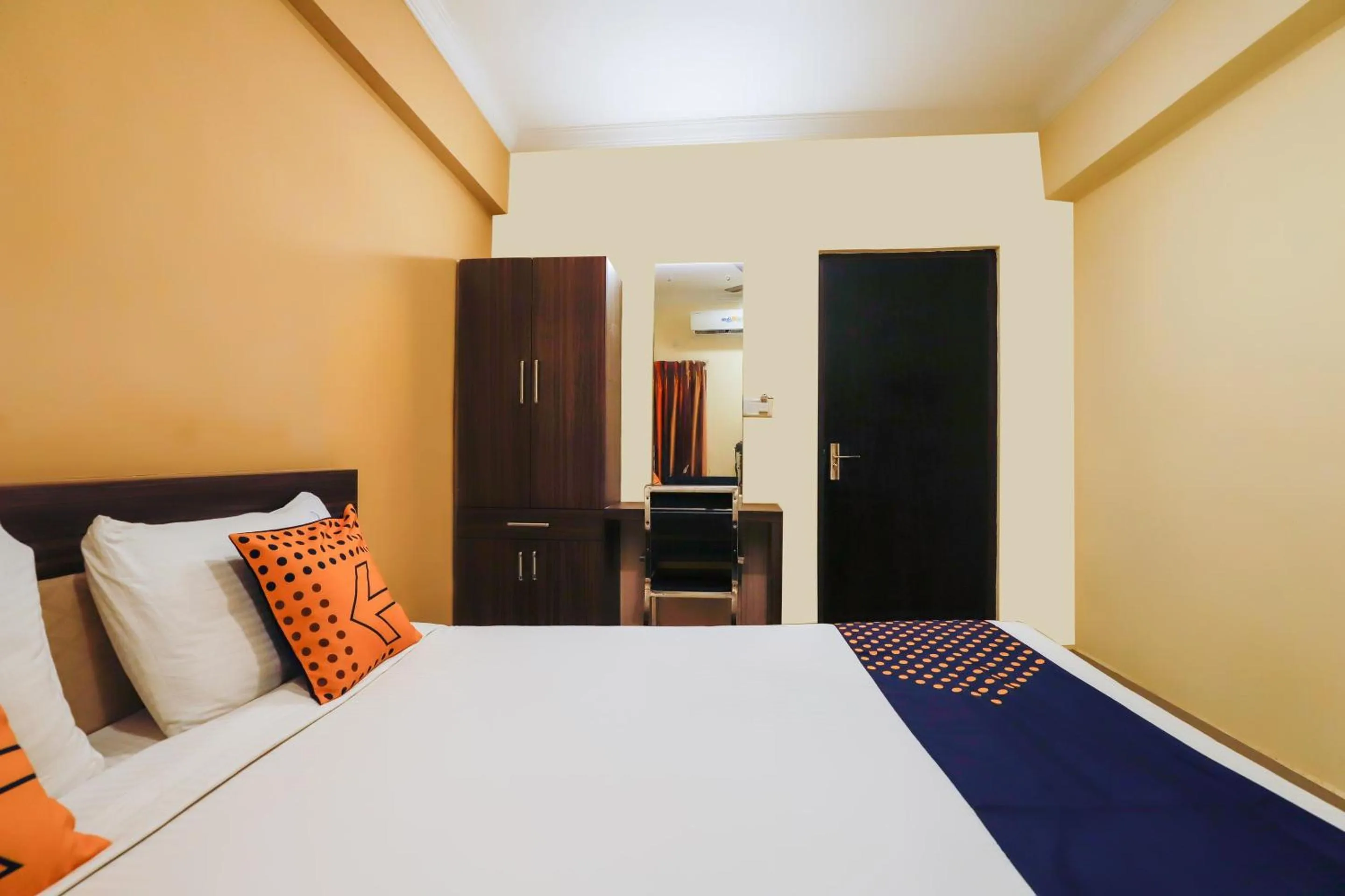 Bedroom, Bed in SPOT ON Central Inn