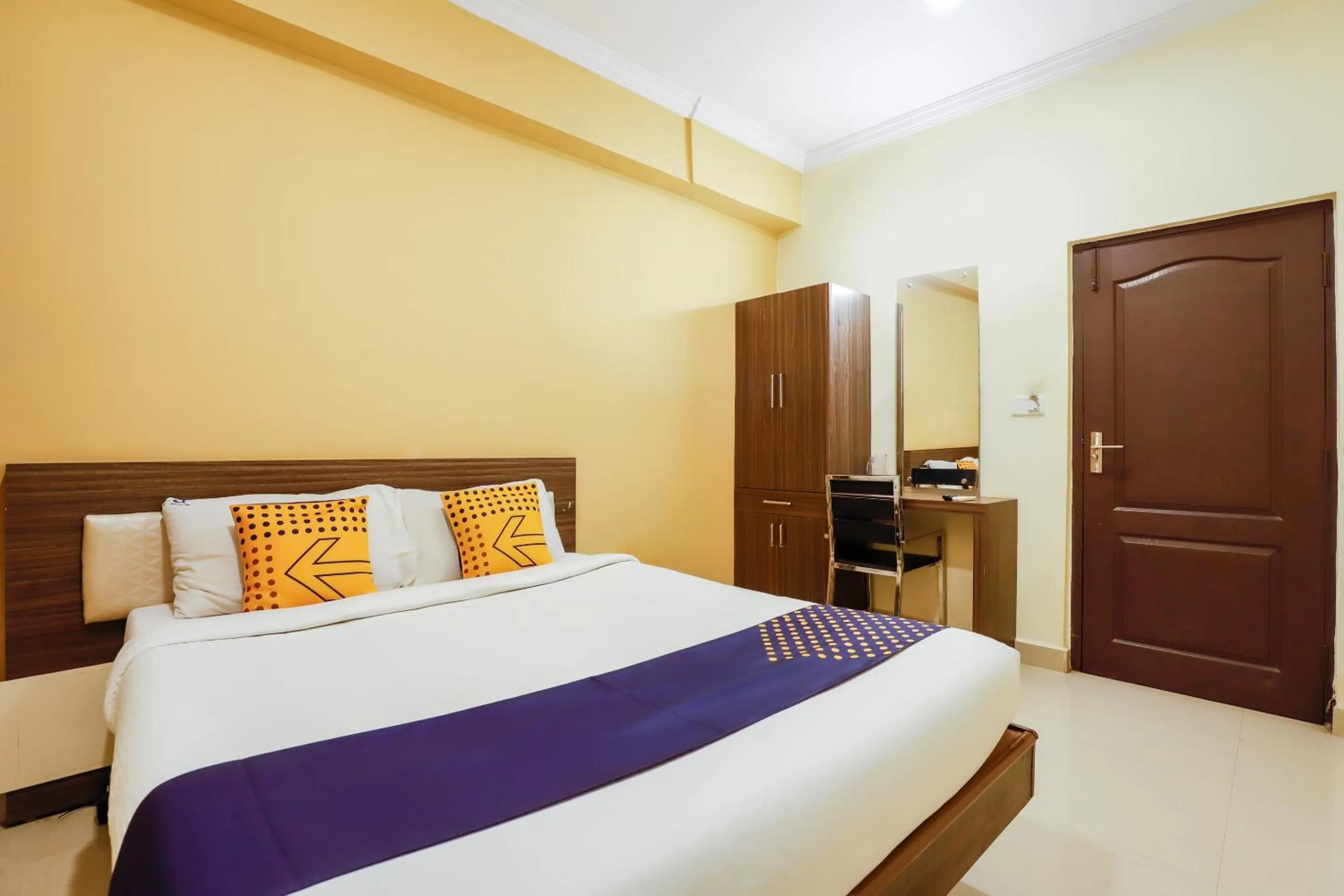 Bedroom, Bed in SPOT ON Central Inn