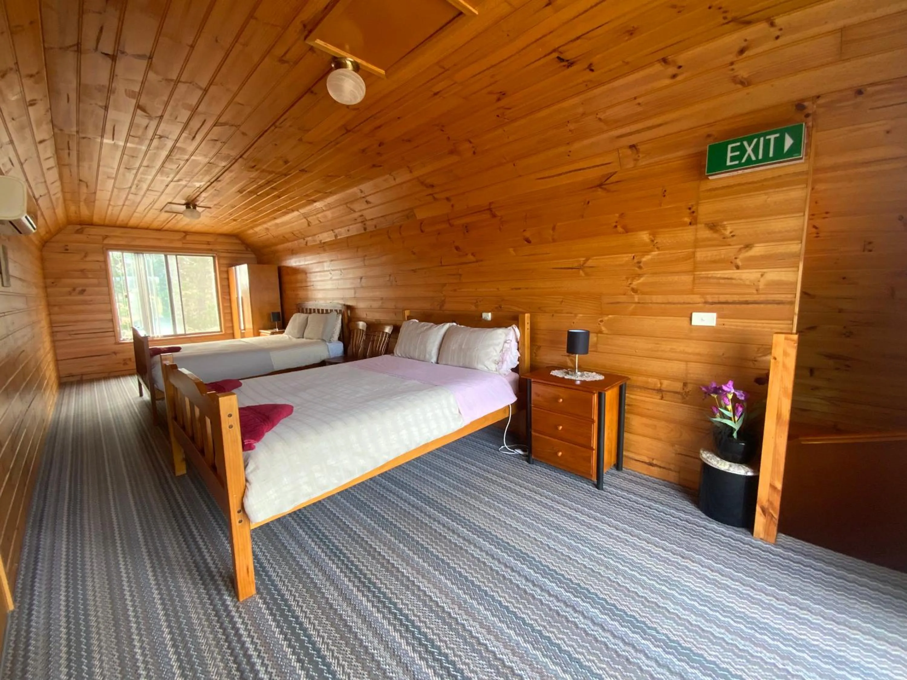 Bedroom, Bed in Alexanders Of Richmond