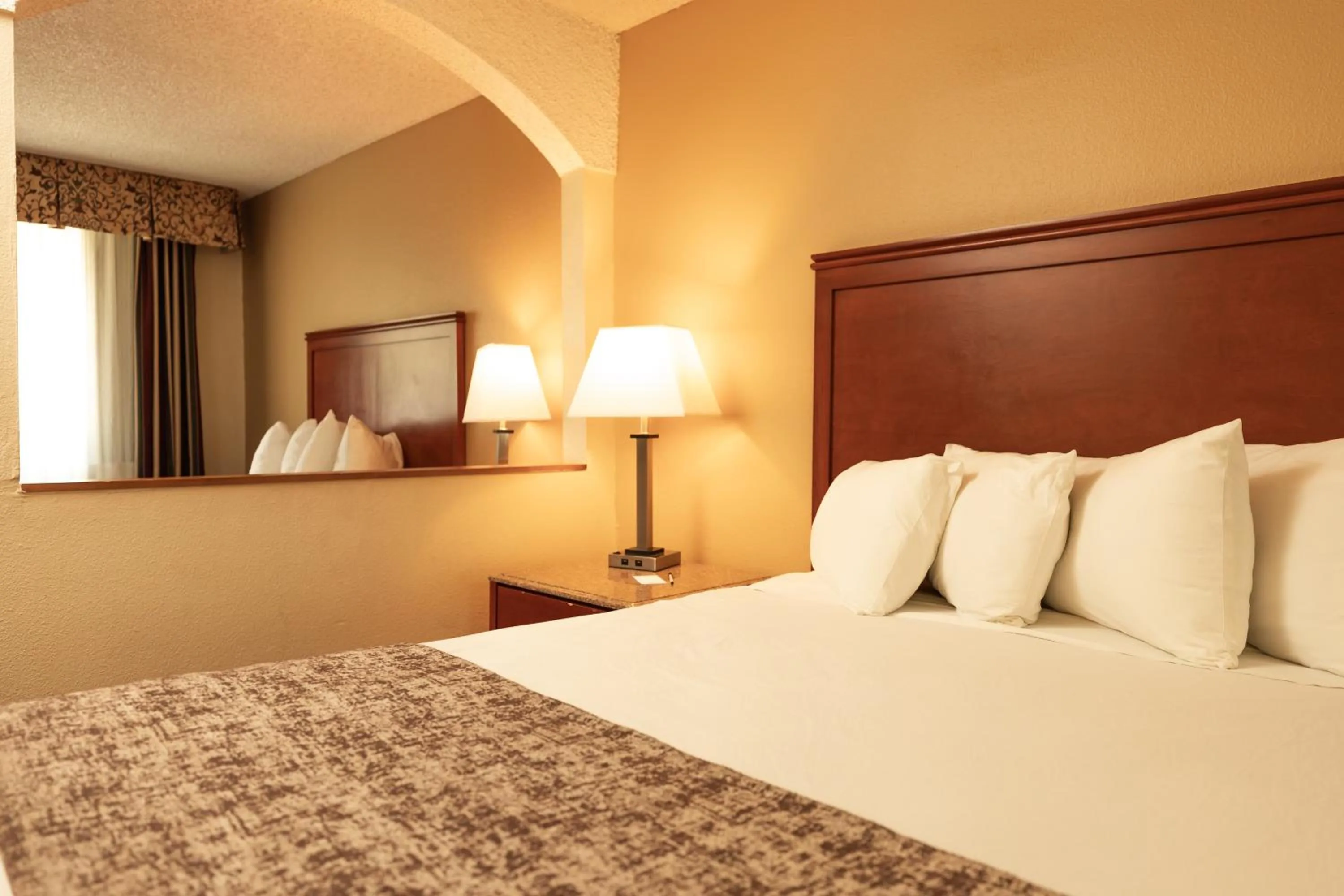 Bedroom, Bed in Mardi Gras Hotel & Casino