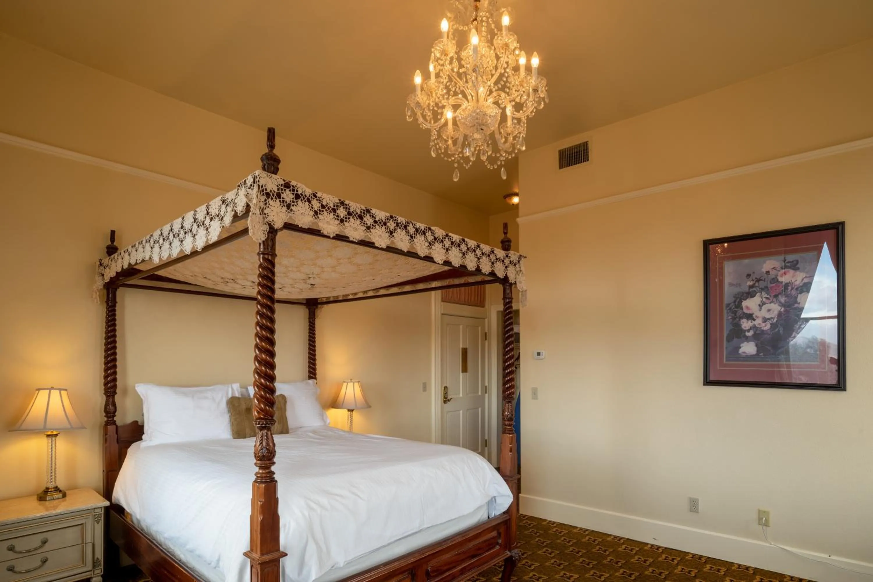 Bed in Geiser Grand Hotel