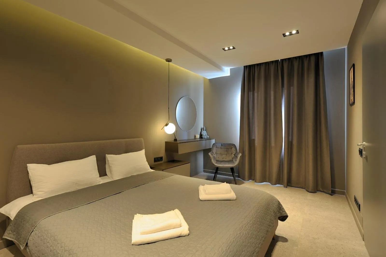 Bedroom, Bed in Sofia Apartments
