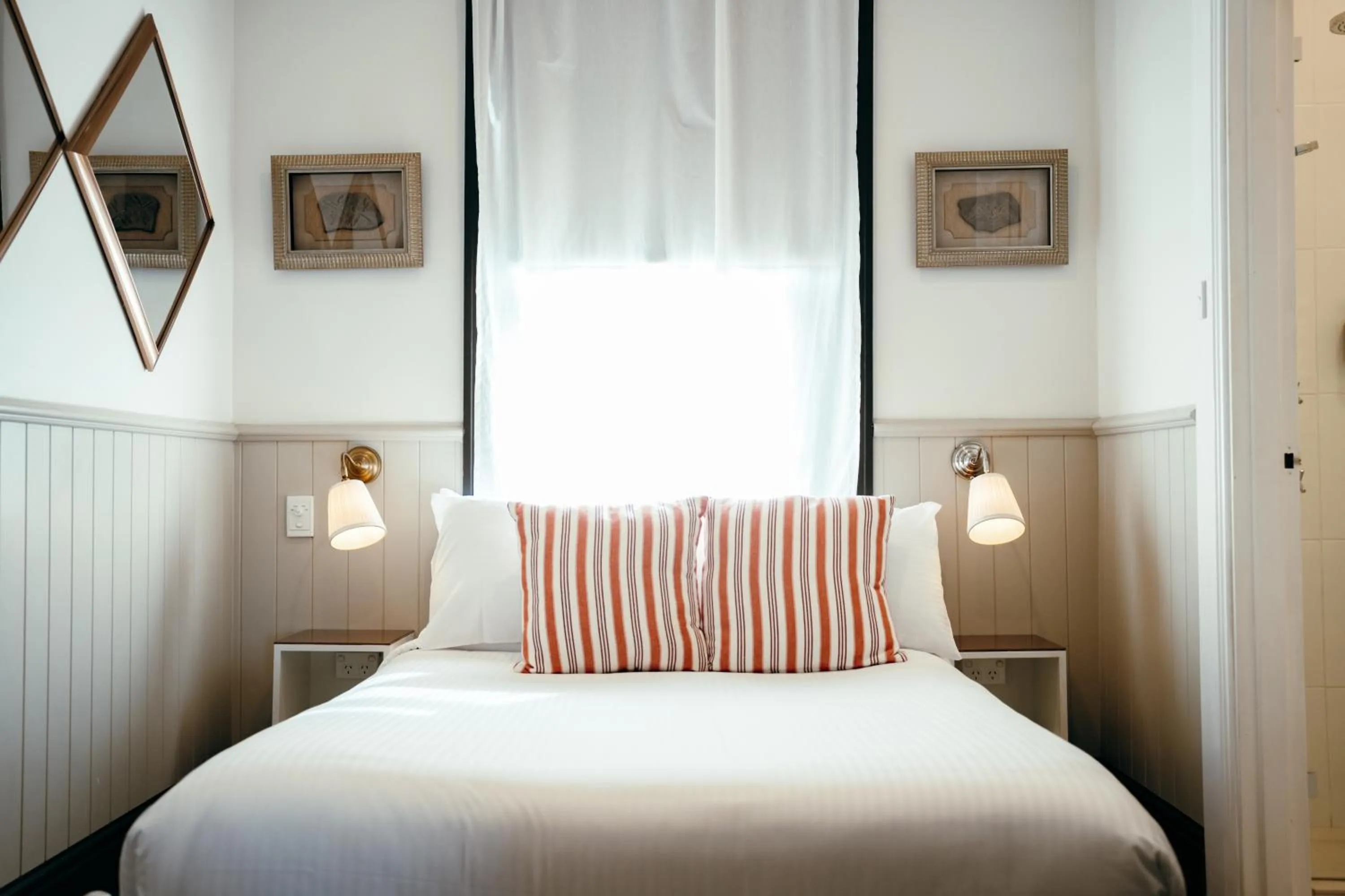 Bed in Cremorne Point Manor