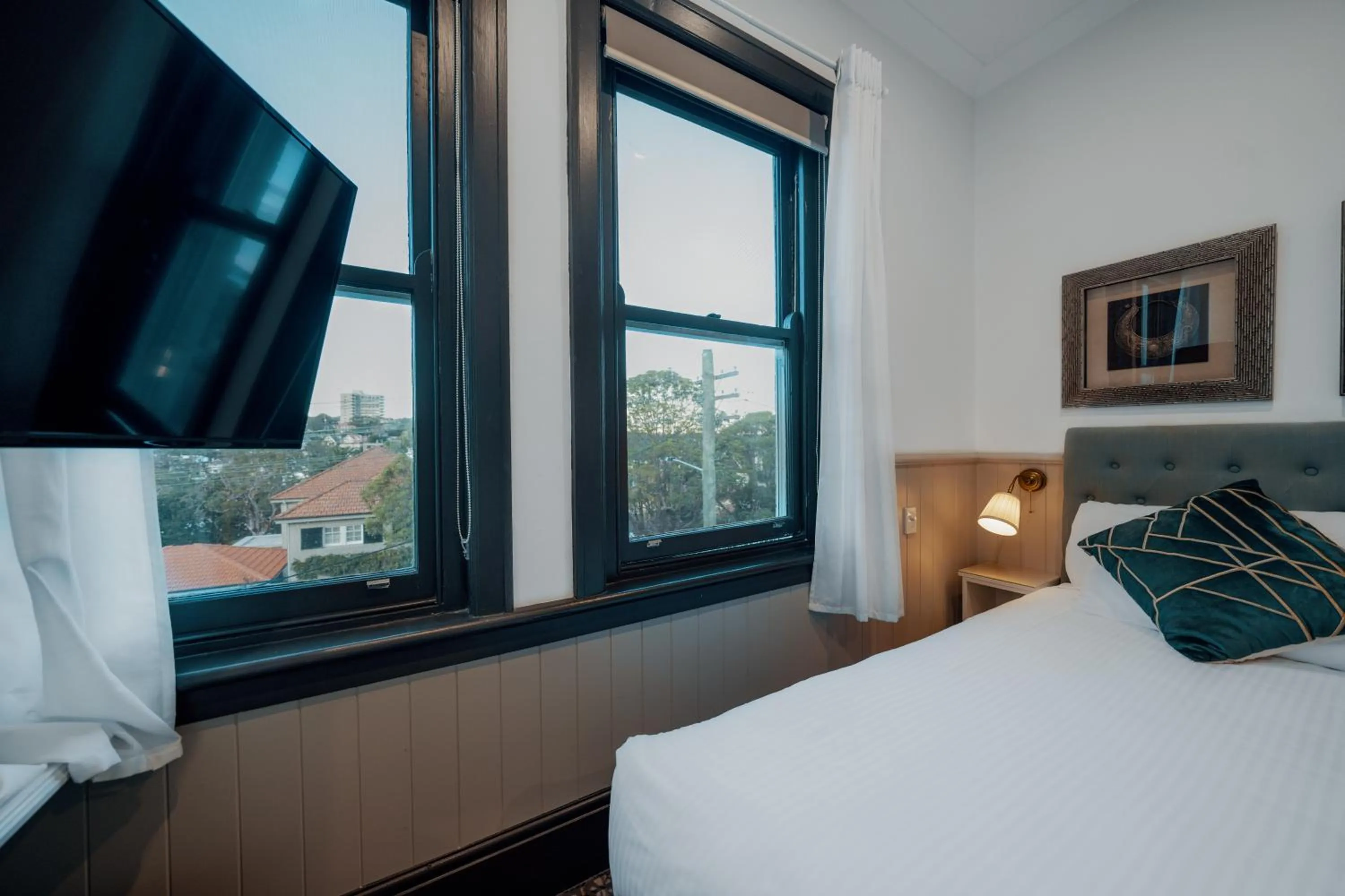 Bed in Cremorne Point Manor