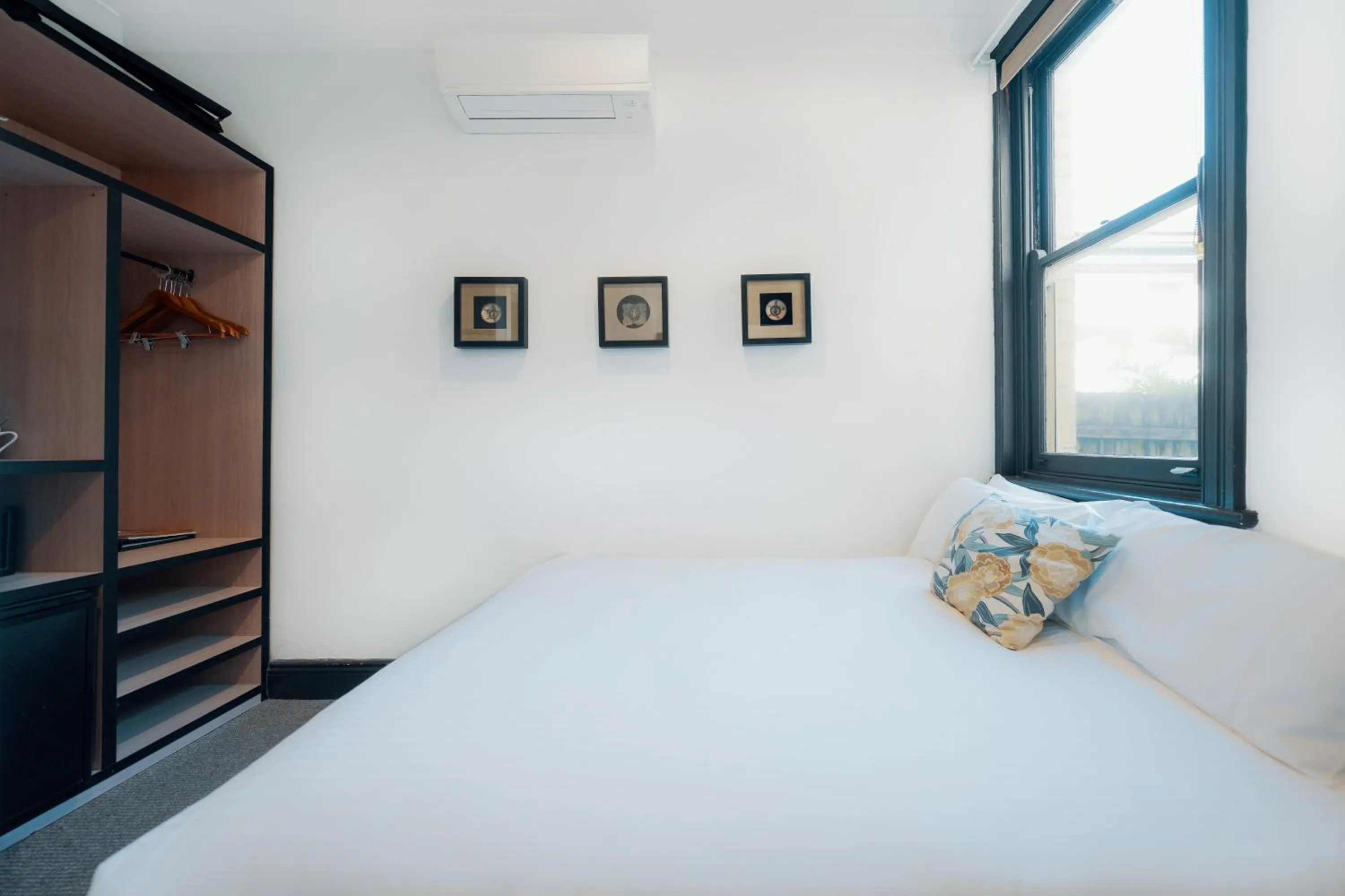 Bed in Cremorne Point Manor