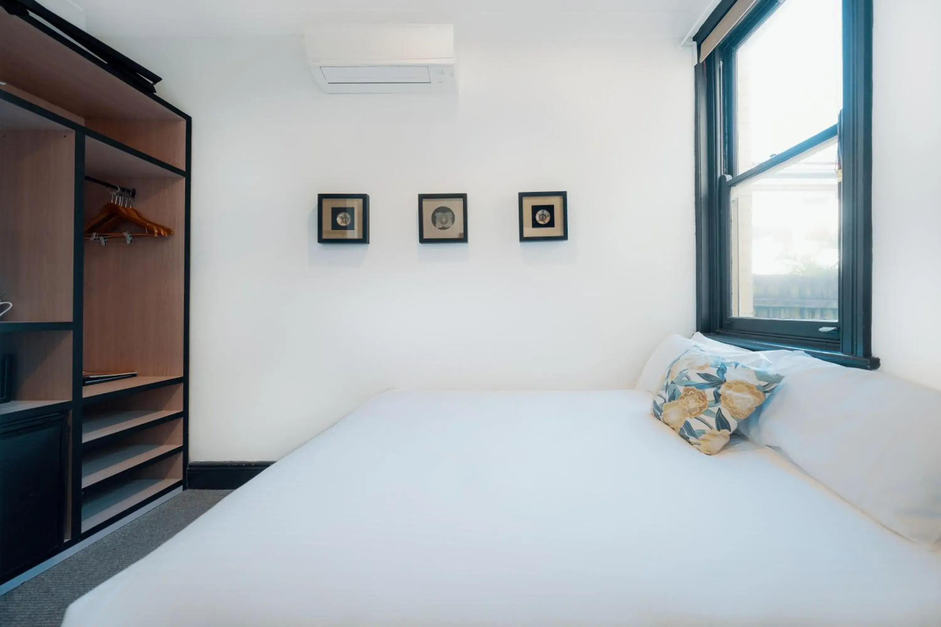 King or Twin Room with Private Bathroom in Cremorne Point Manor King or Twin Room with Private Bathroom in Cremorne Point Manor