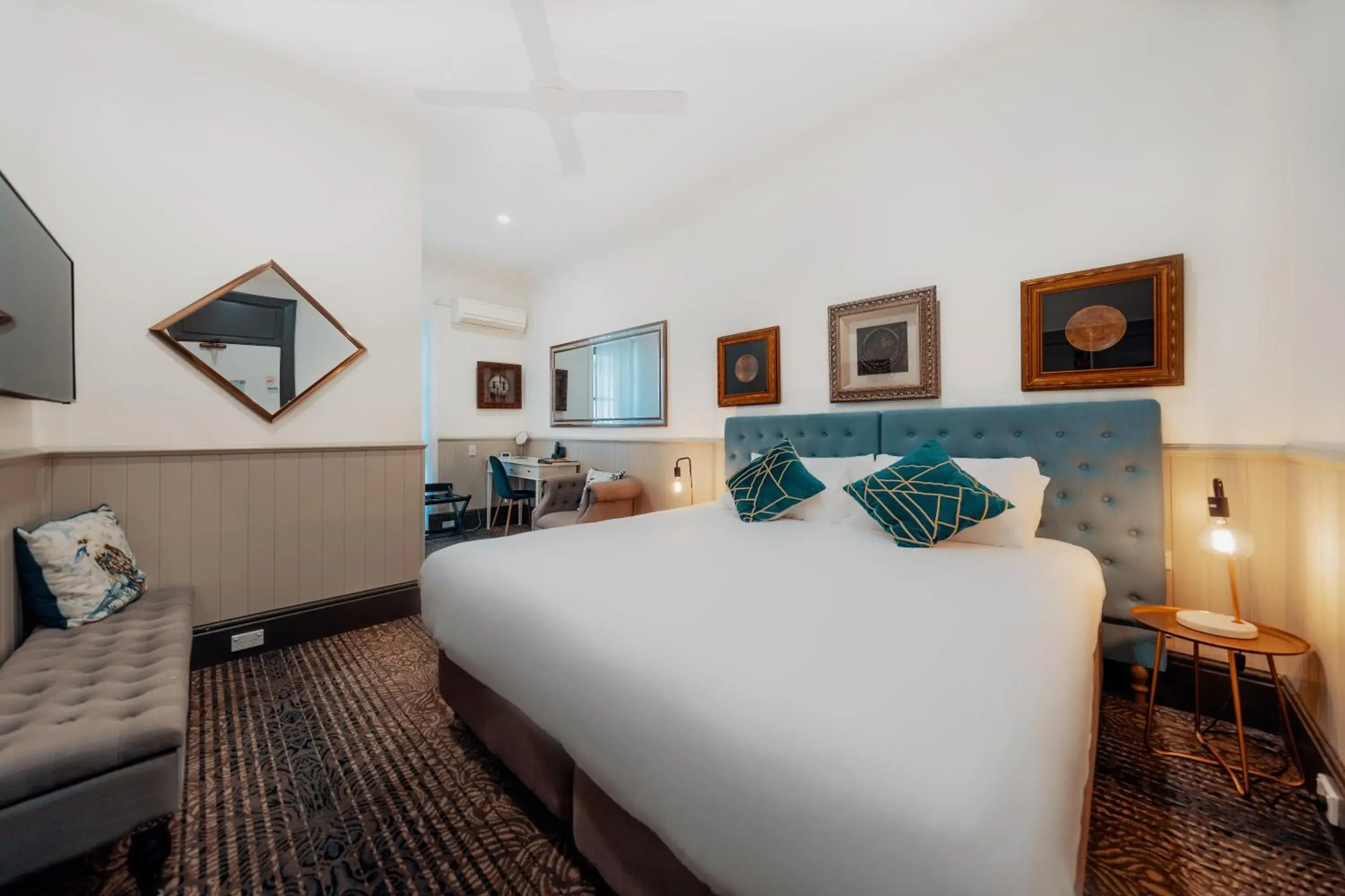King or Twin Room with Private Bathroom in Cremorne Point Manor King or Twin Room with Private Bathroom in Cremorne Point Manor