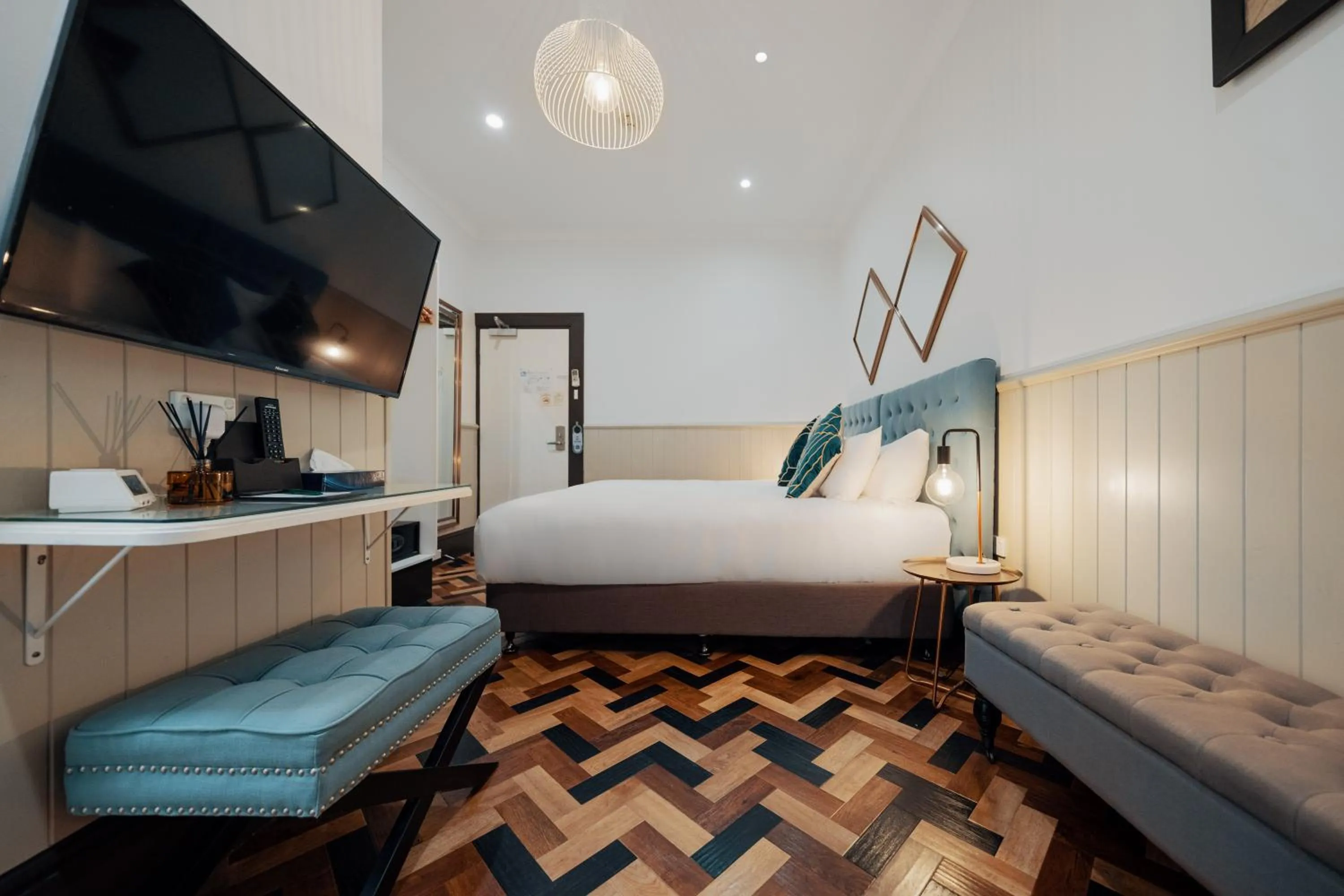 Bed in Cremorne Point Manor