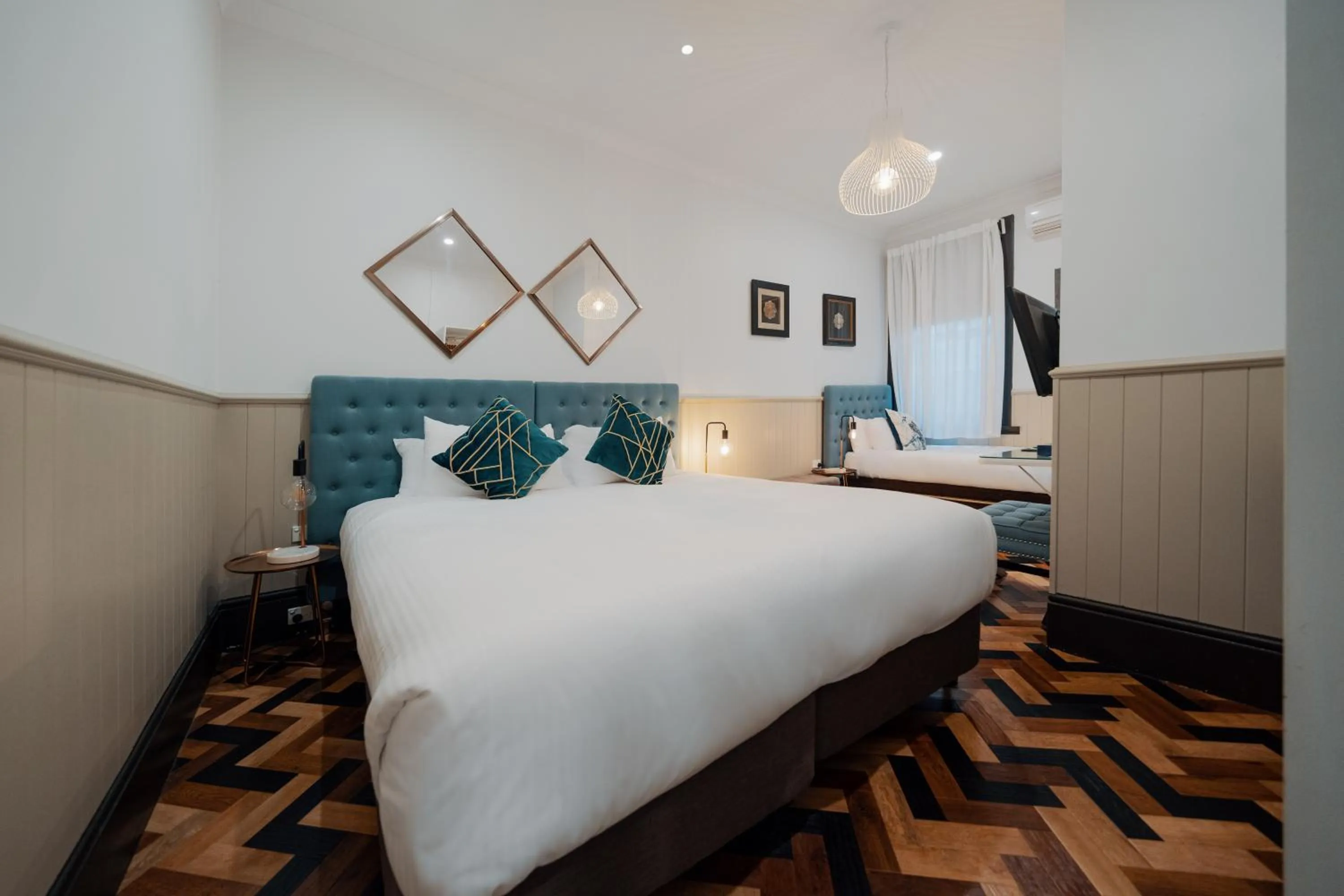 Bed in Cremorne Point Manor