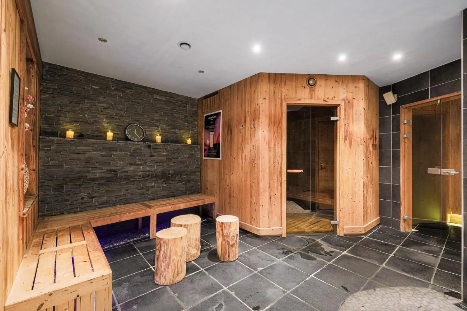 Sauna in Hôtel et Spa les Clarines