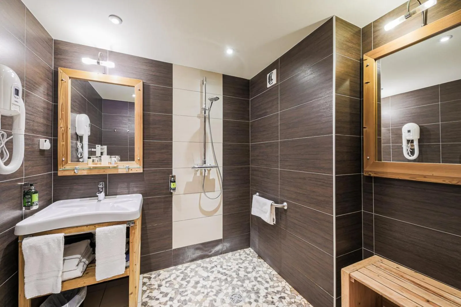 Shower, Bathroom in Hôtel et Spa les Clarines