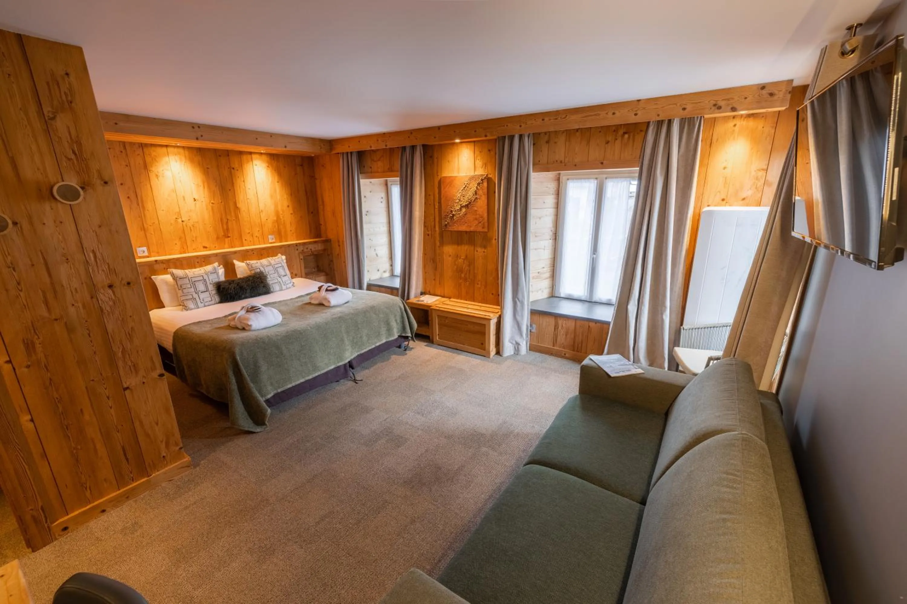 Photo of the whole room, Bed in Hôtel et Spa les Clarines