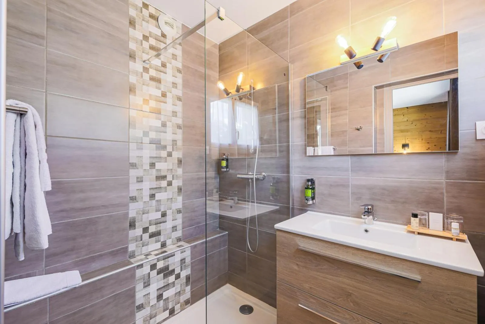 Shower, Bathroom in Hôtel et Spa les Clarines