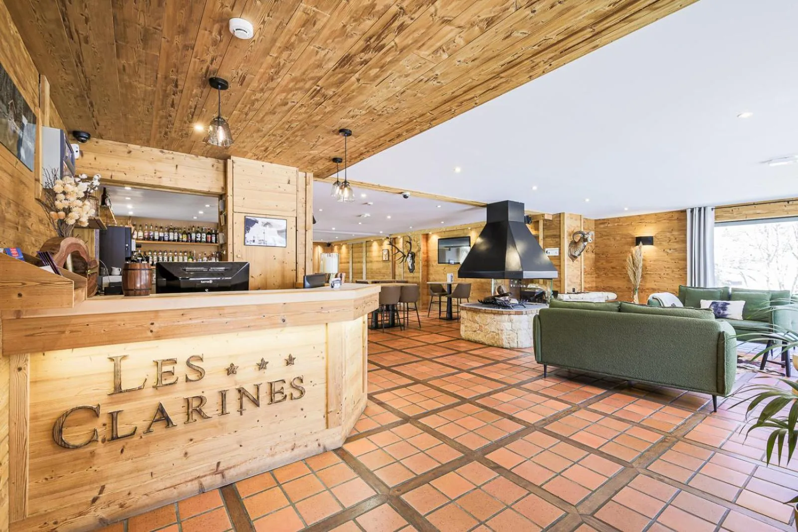 Communal lounge/ TV room in Hôtel et Spa les Clarines