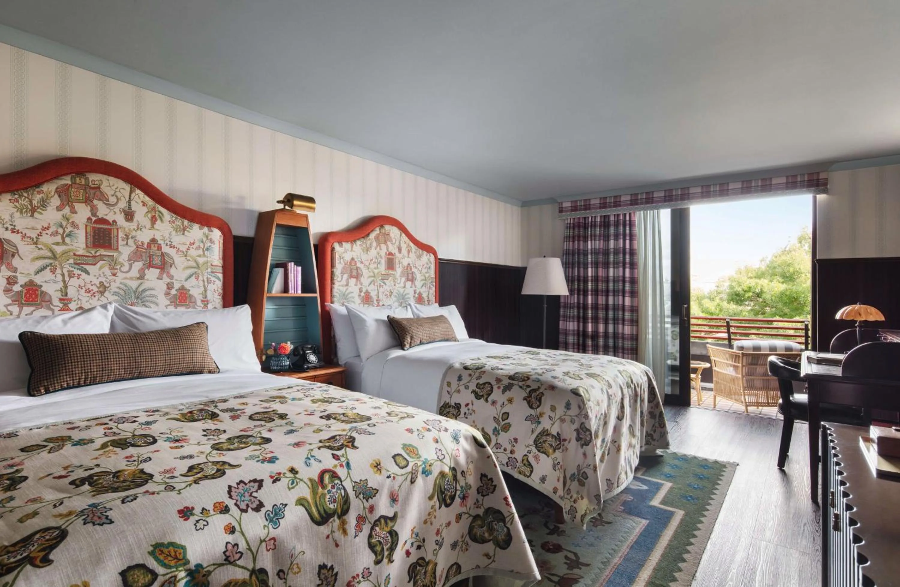 Graduate Twin Room with Balcony and River View in Graduate Cambridge