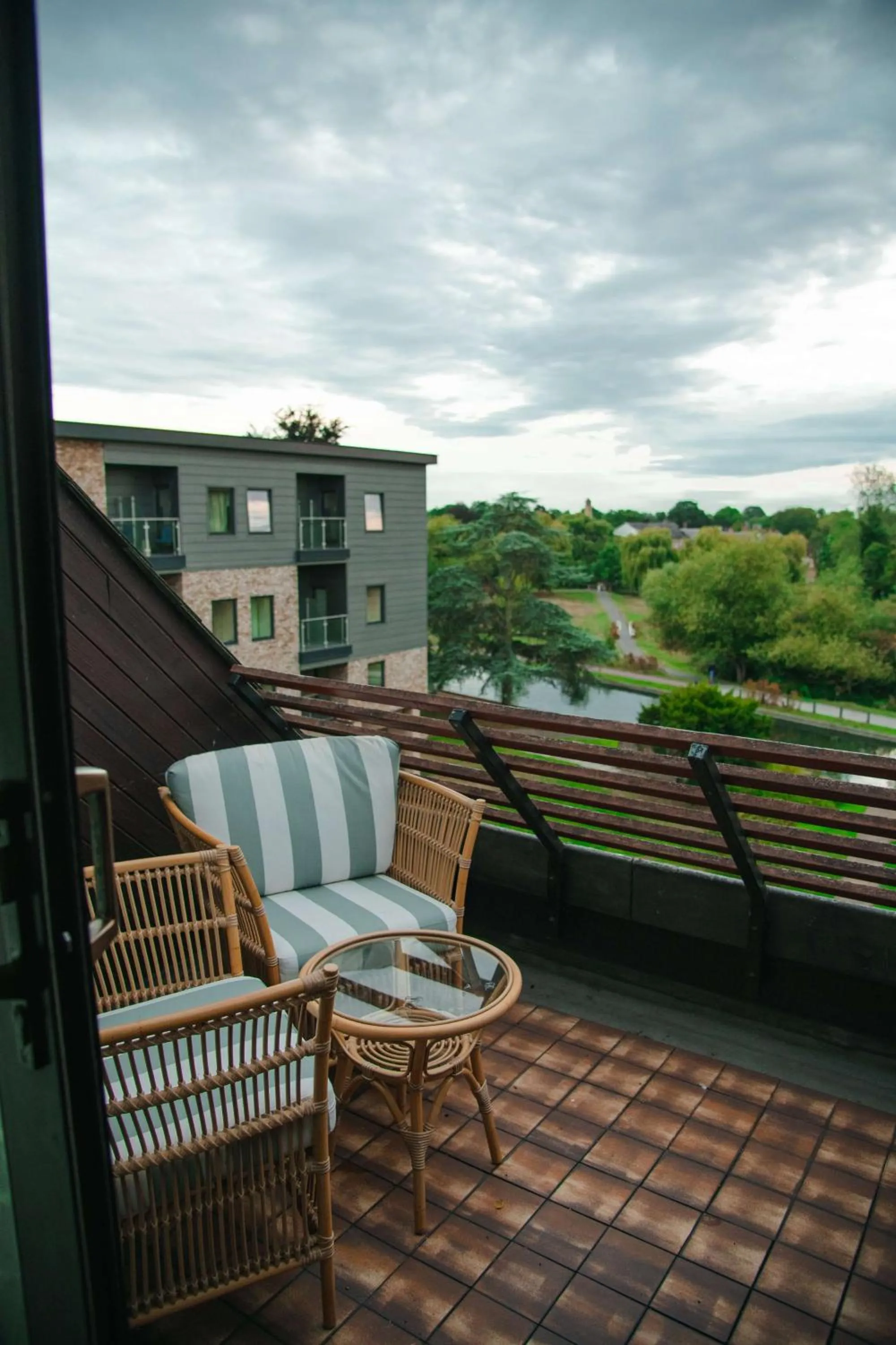 Photo of the whole room in Graduate by Hilton Cambridge