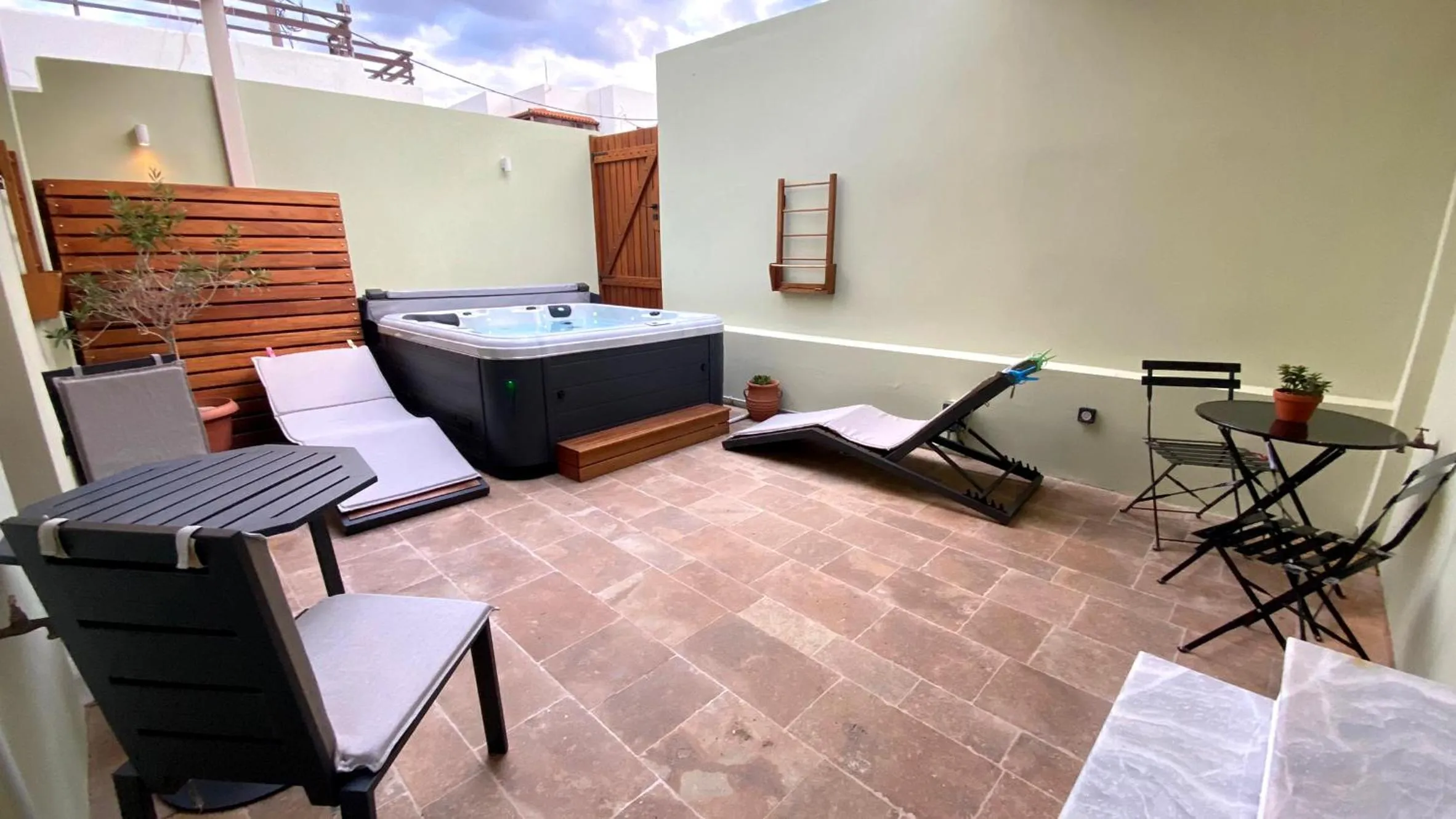 Hot Tub in Andros 4 All Seasons Villas & Suites