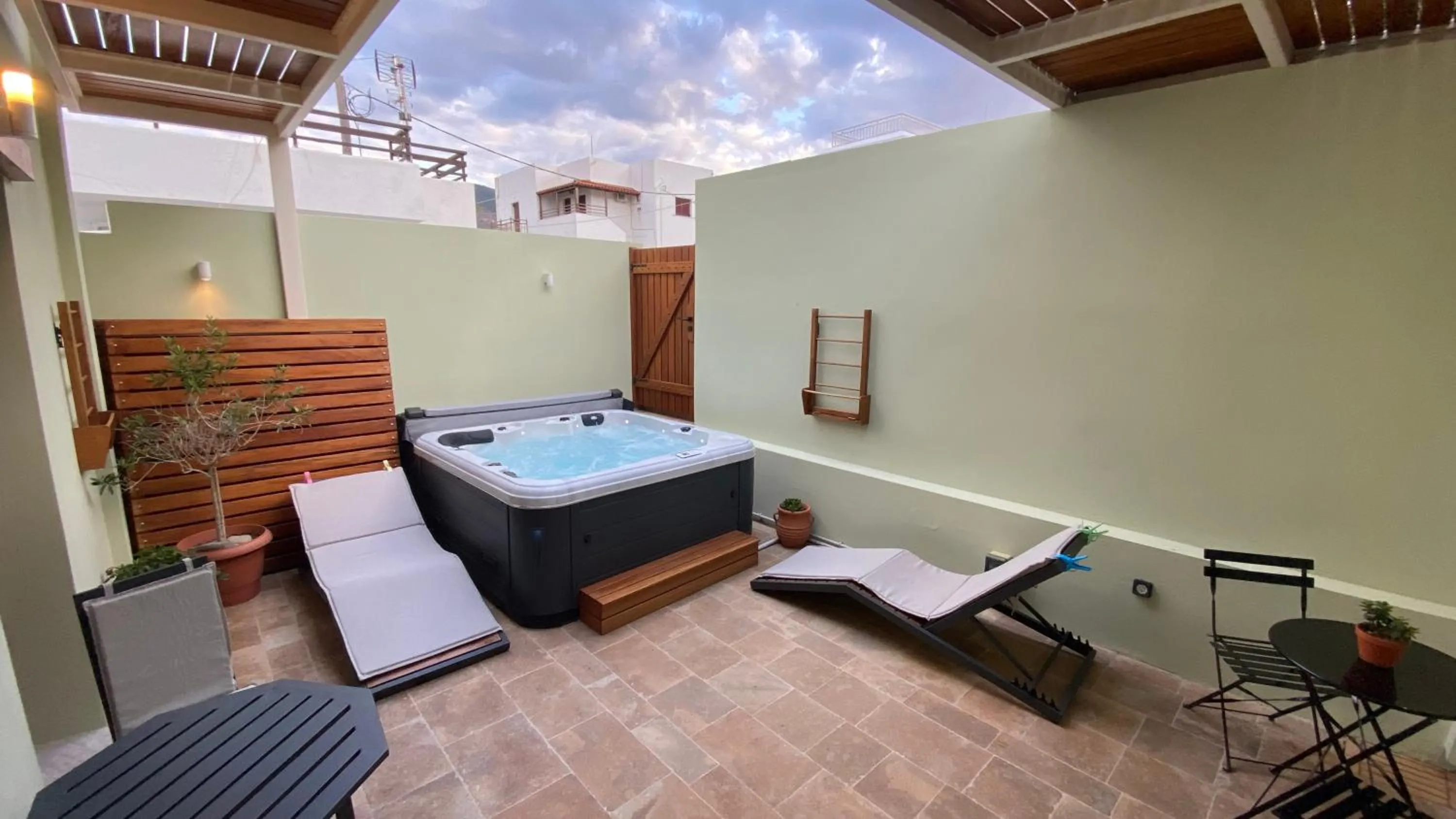 Hot Tub in Andros 4 All Seasons Villas & Suites