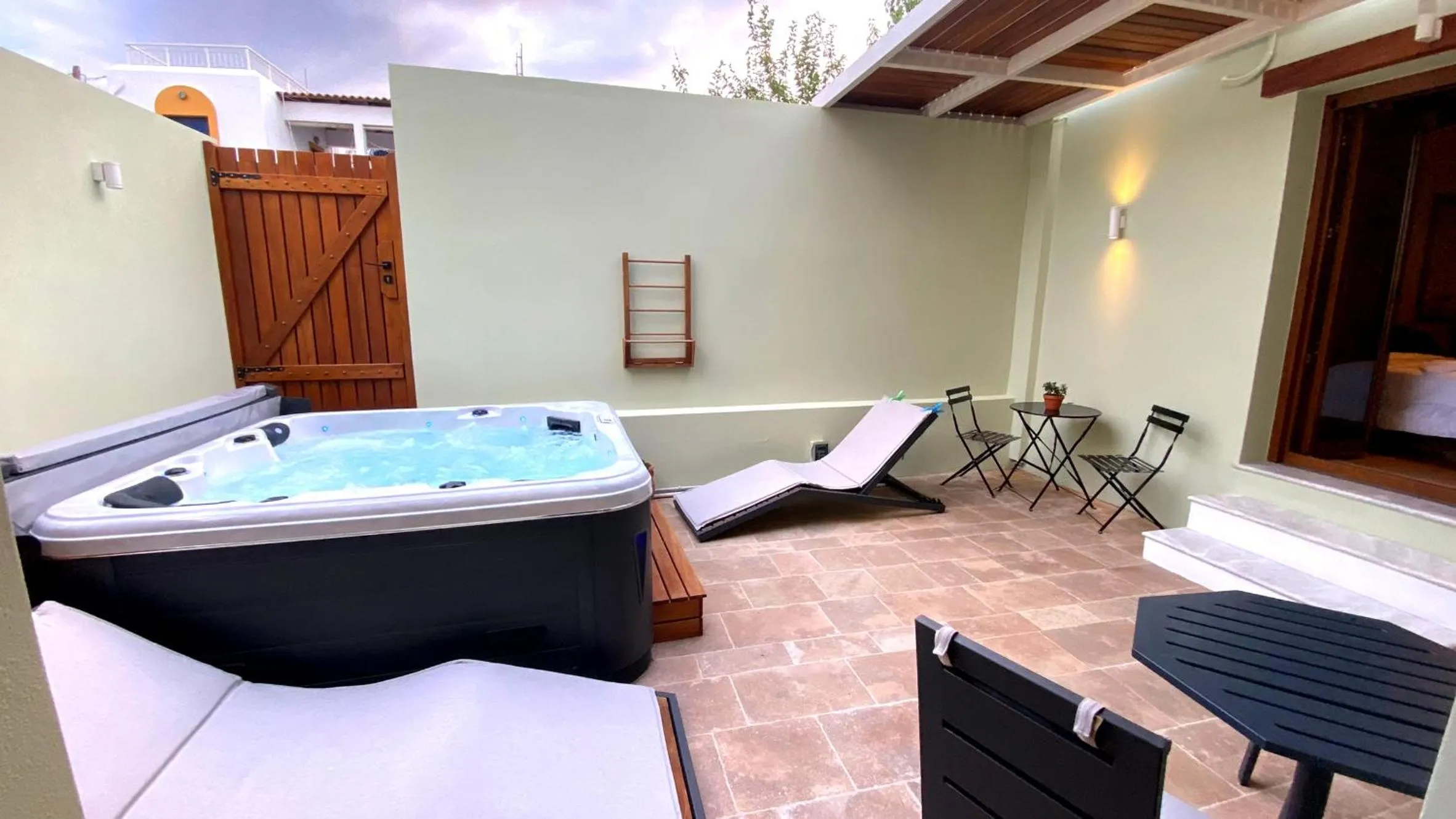 Hot Tub in Andros 4 All Seasons Villas & Suites