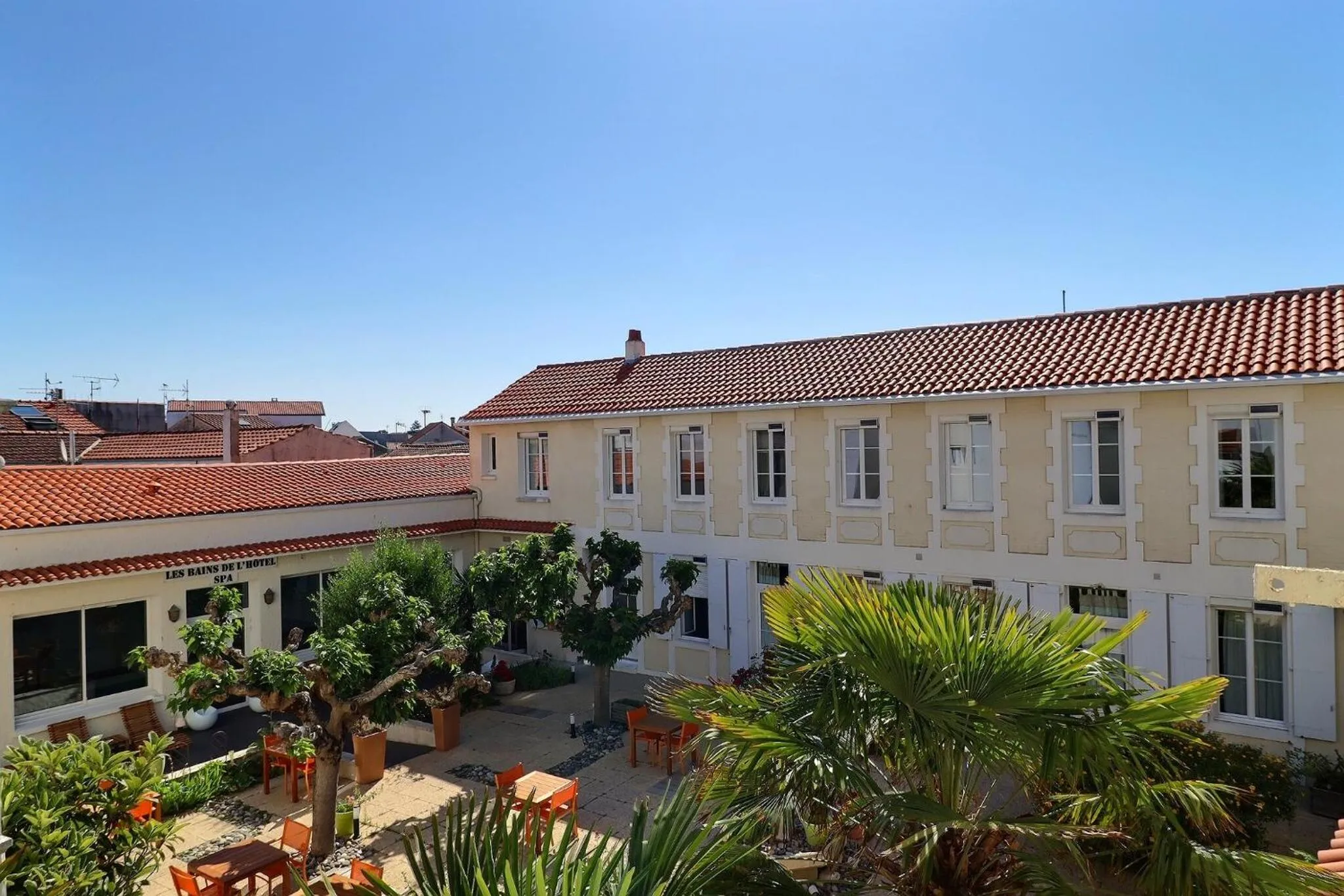 Patio in Grand Hôtel des Bains SPA
