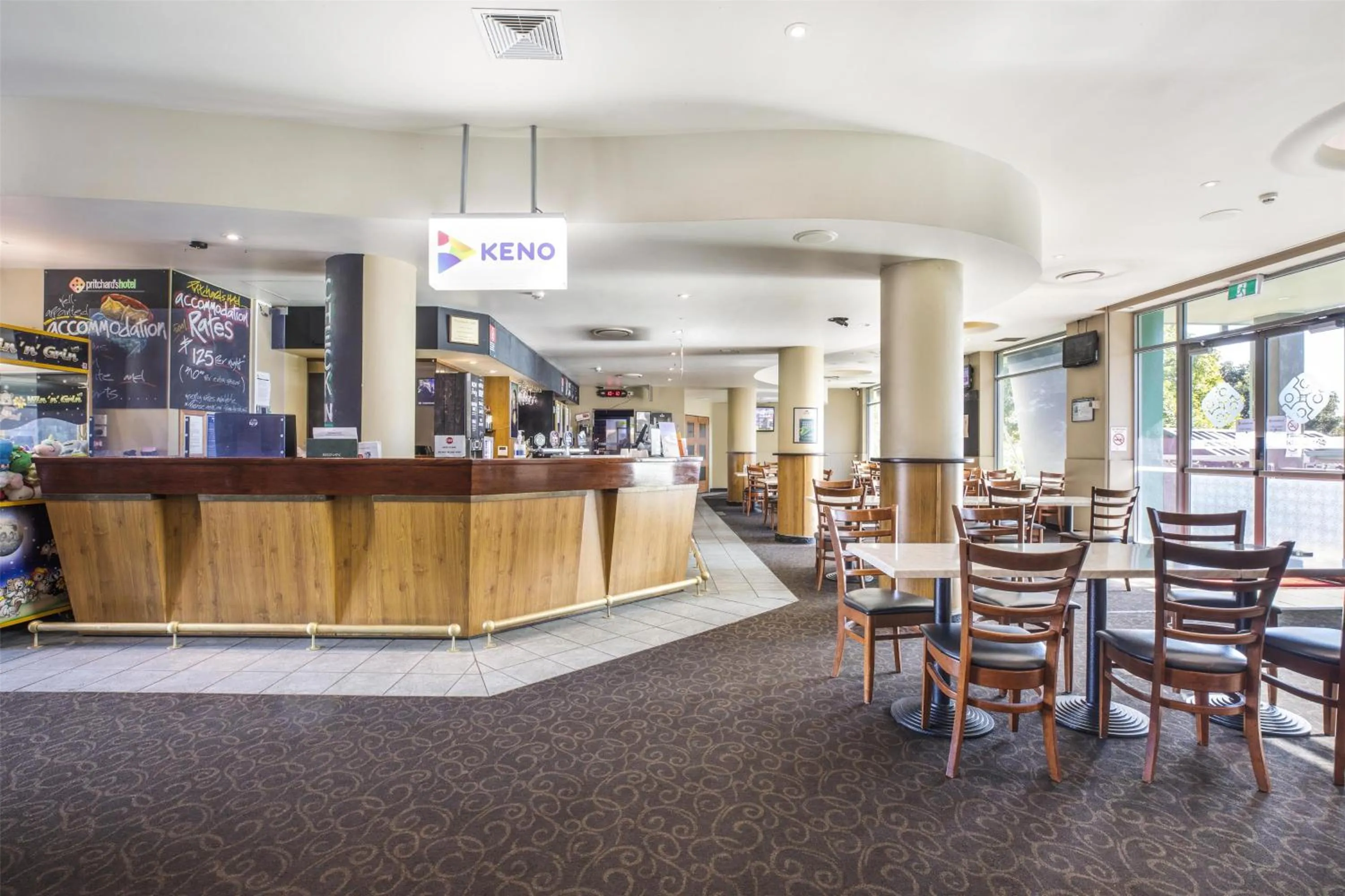 Food and drinks in Nightcap at Pritchards Hotel