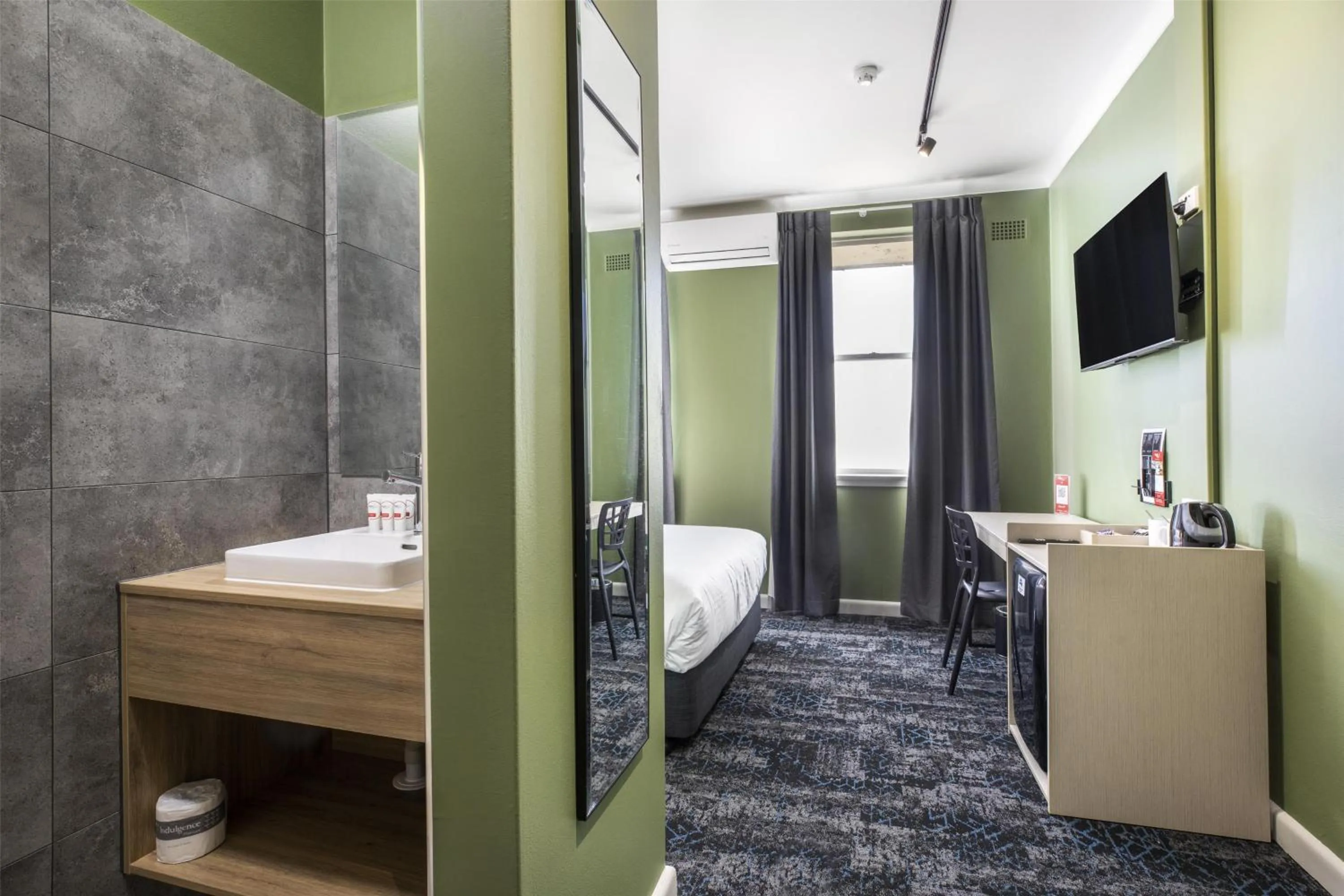 Bedroom, Bed in Nightcap at Pritchards Hotel