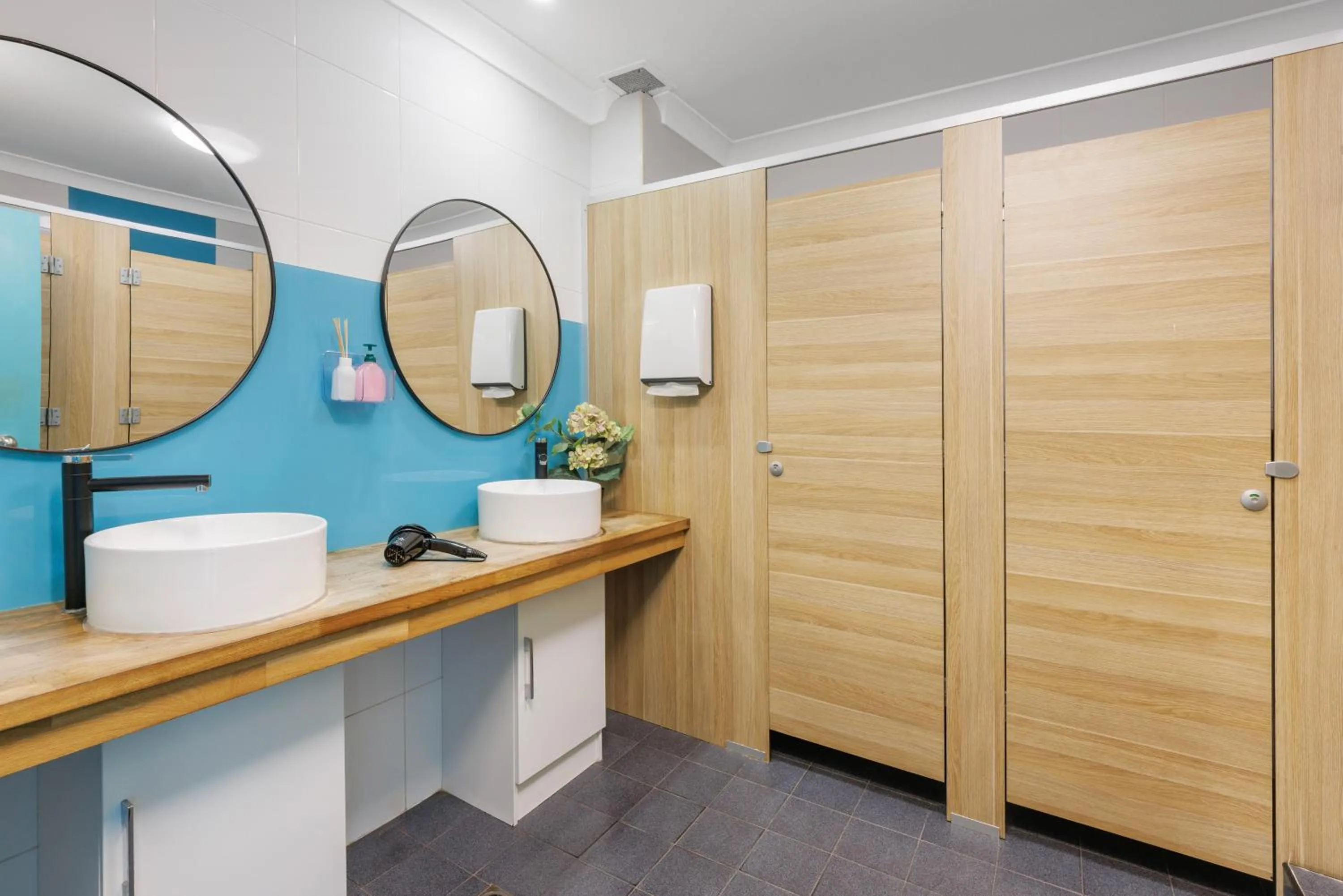 Bathroom in Mad Monkey Hostel Coogee Beach