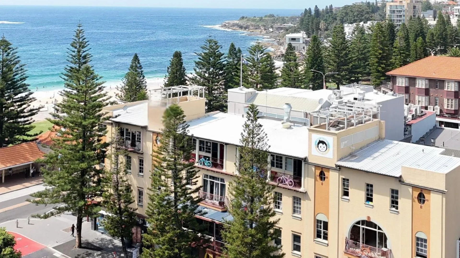 Property building in Mad Monkey Hostel Coogee Beach