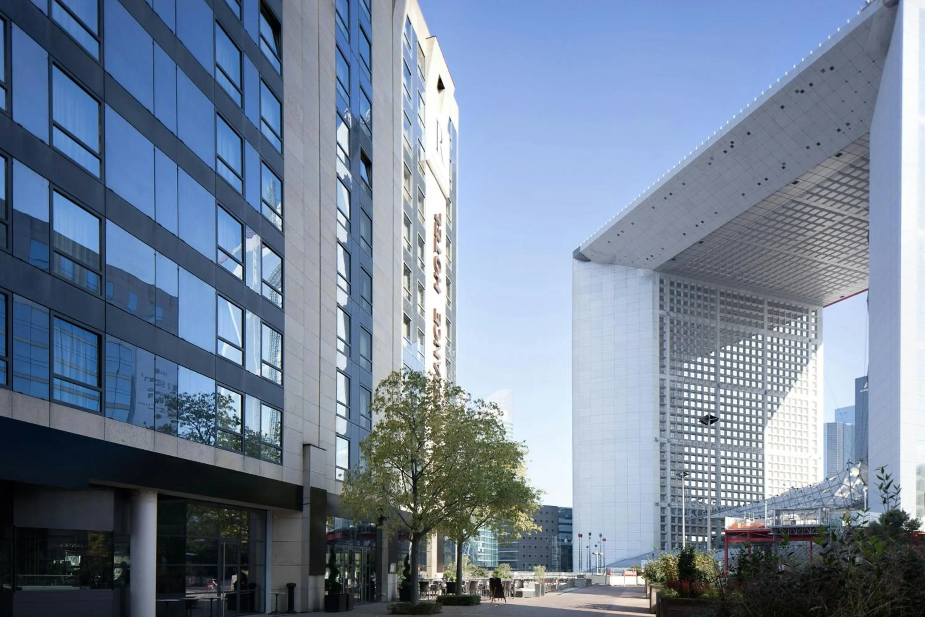 Property building in Renaissance Paris La Defense Hotel